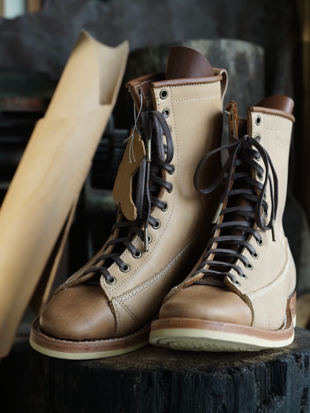 Photo by BiengerZ on October 5, 2024 of the Willie's Handmade Boots Monkey Boot in Horween Natural Latigo & Latigo GBS – Light Natural.