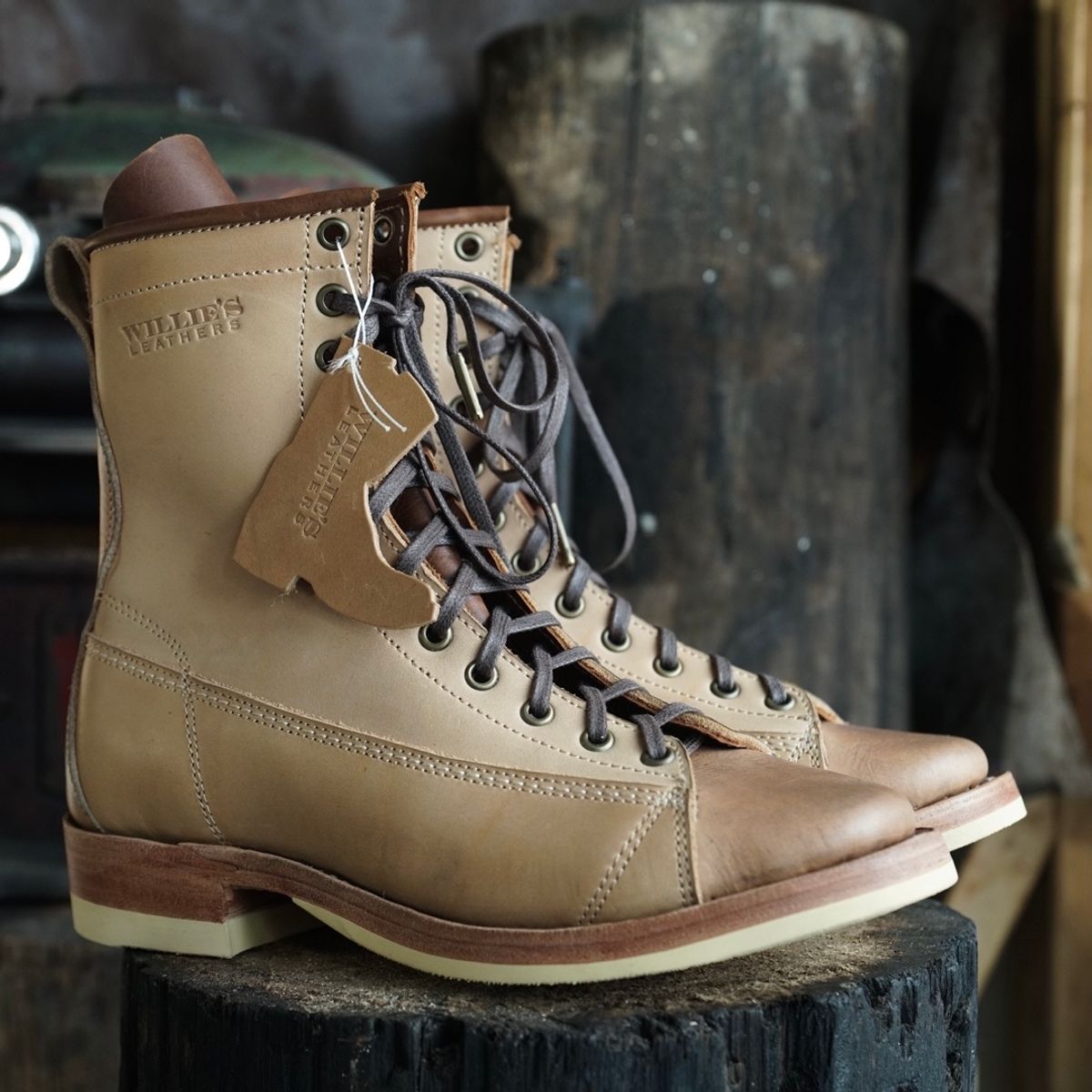 Photo by BiengerZ on October 5, 2024 of the Willie's Handmade Boots Monkey Boot in Horween Natural Latigo & Latigo GBS – Light Natural.