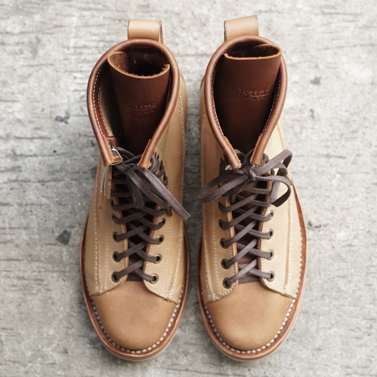 Photo by BiengerZ on October 5, 2024 of the Willie's Handmade Boots Monkey Boot in Horween Natural Latigo & Latigo GBS – Light Natural.