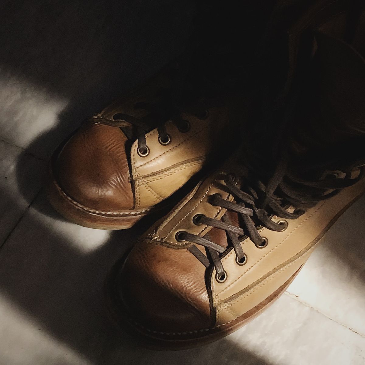 Photo by BiengerZ on October 17, 2024 of the Willie's Handmade Boots Monkey Boot in Horween Natural Latigo & Latigo GBS – Light Natural.