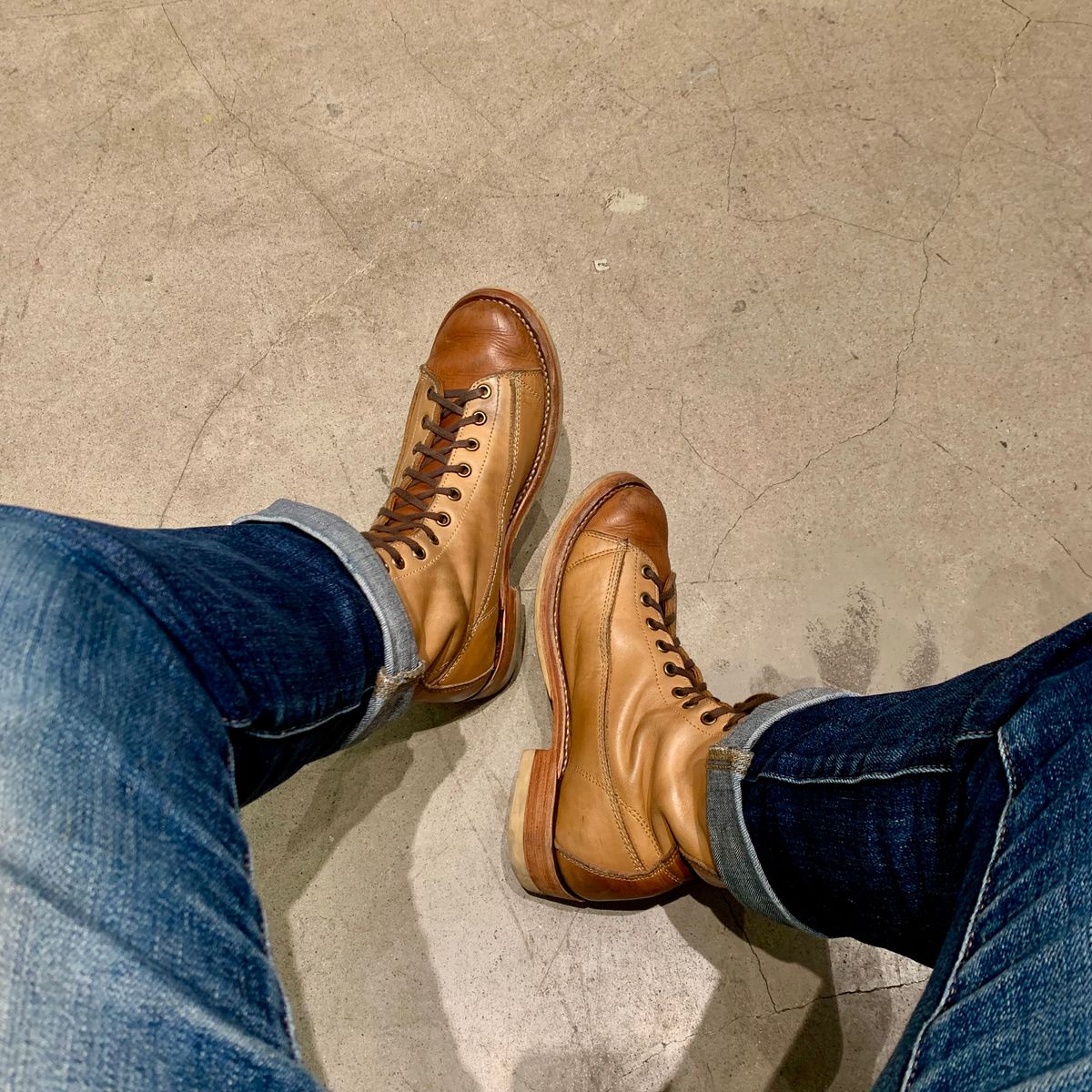 Photo by BiengerZ on October 18, 2024 of the Willie's Handmade Boots Monkey Boot in Horween Natural Latigo & Latigo GBS – Light Natural.