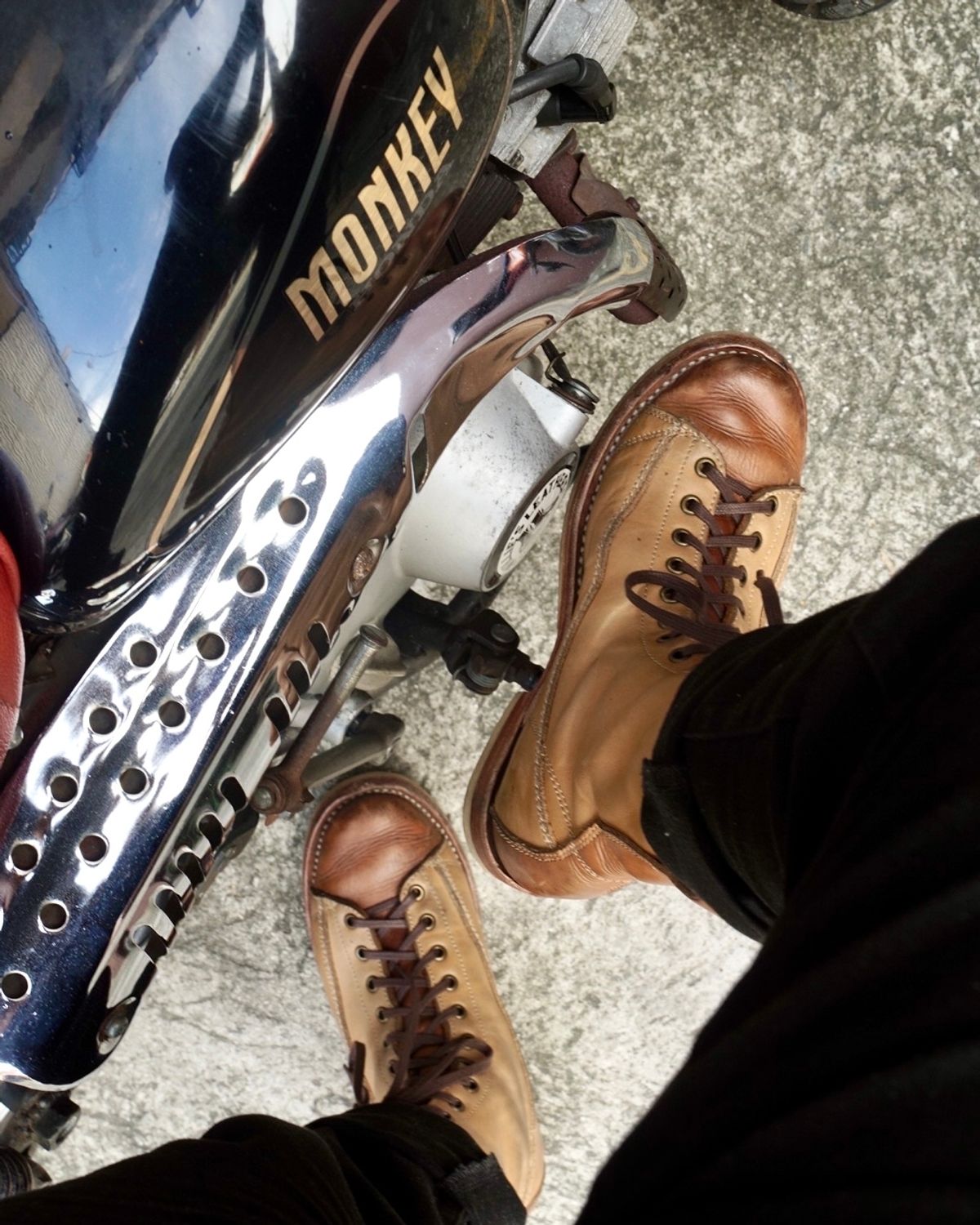 Photo by BiengerZ on November 4, 2024 of the Willie's Handmade Boots Monkey Boot in Horween Natural Latigo & Latigo GBS – Light Natural.