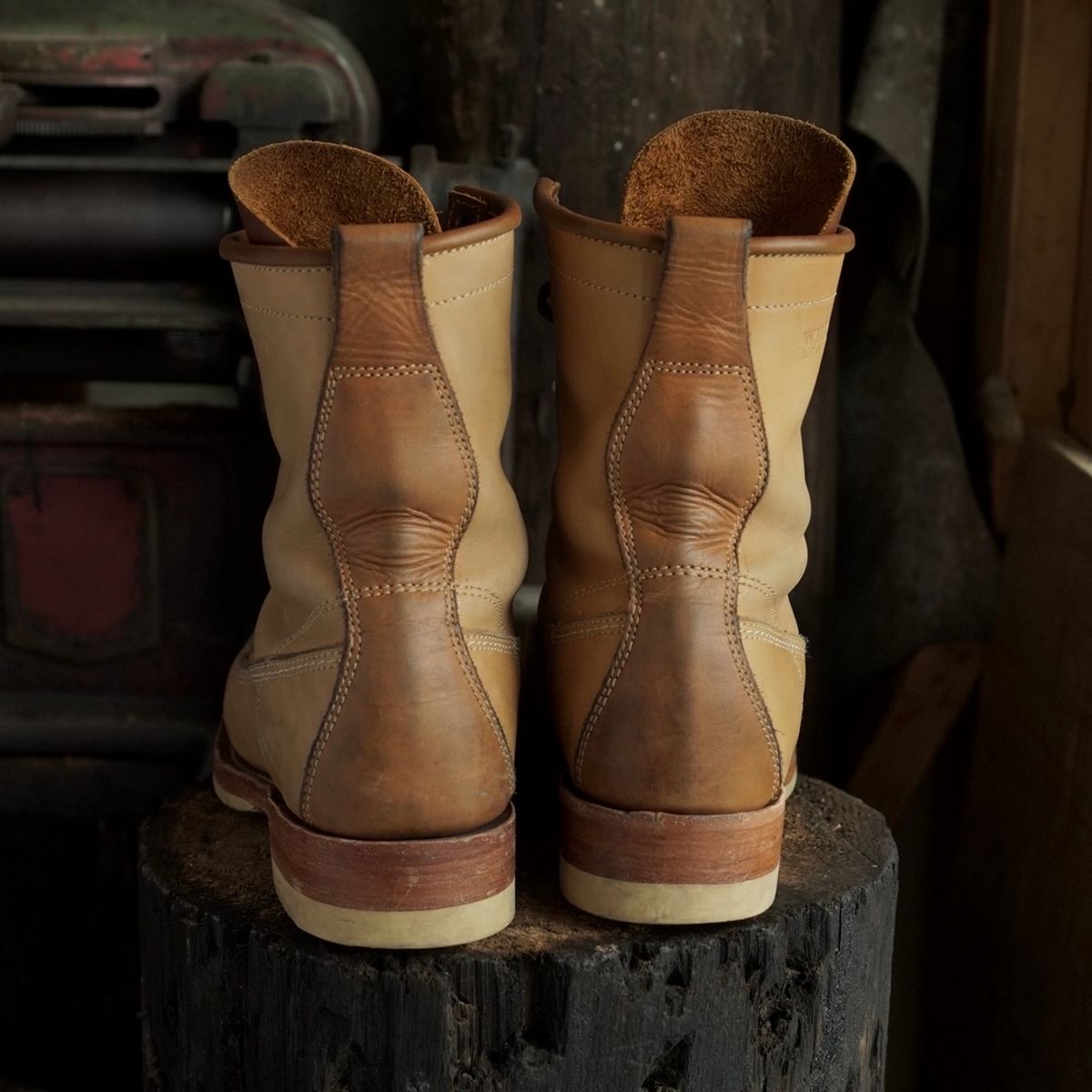 Photo by BiengerZ on November 4, 2024 of the Willie's Handmade Boots Monkey Boot in Horween Natural Latigo & Latigo GBS – Light Natural.