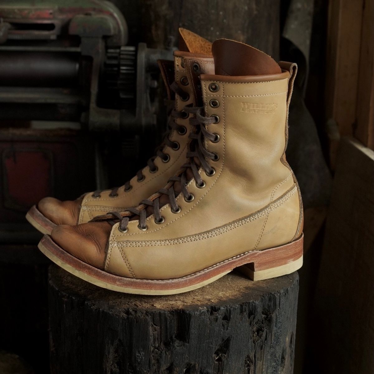 Photo by BiengerZ on November 4, 2024 of the Willie's Handmade Boots Monkey Boot in Horween Natural Latigo & Latigo GBS – Light Natural.