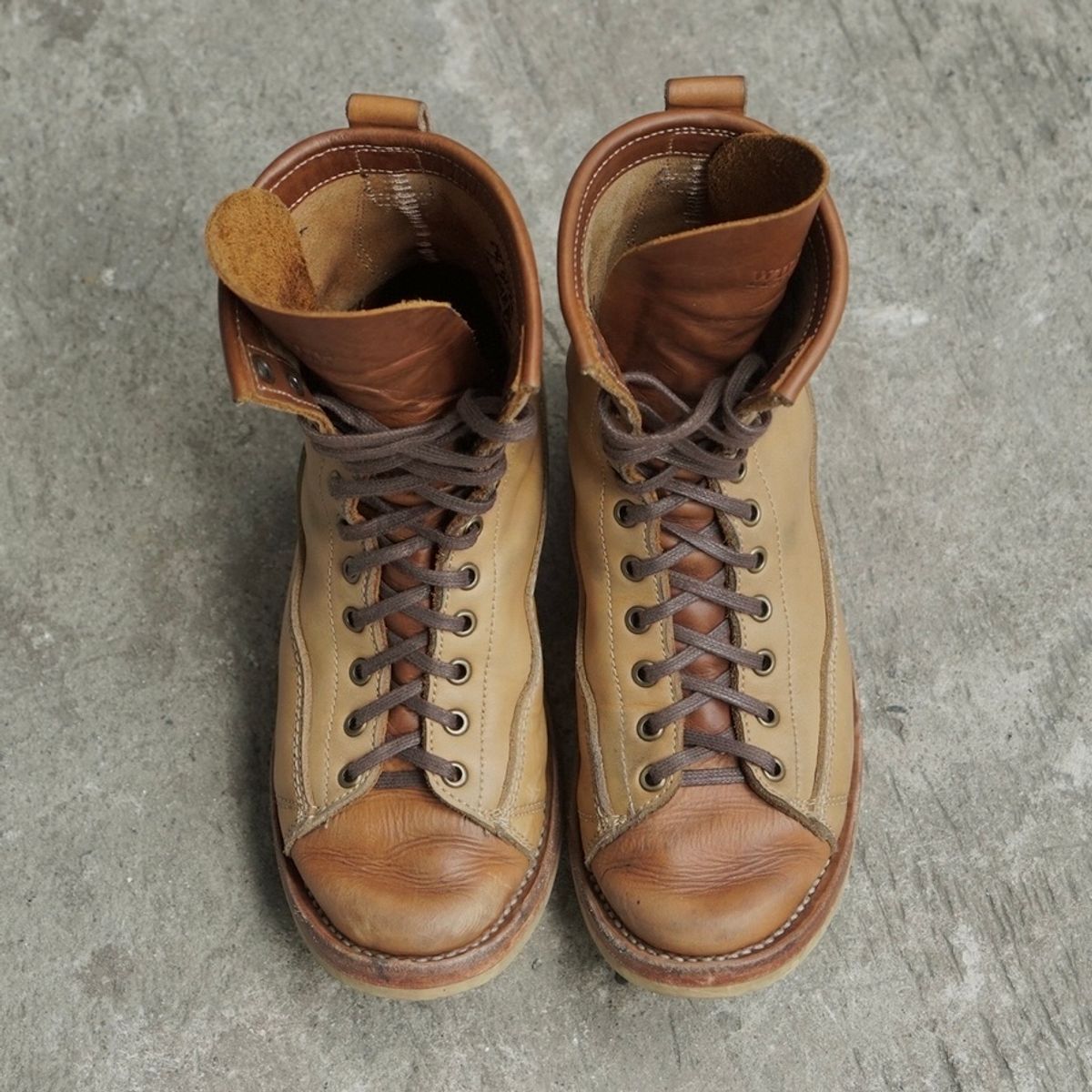 Photo by BiengerZ on November 4, 2024 of the Willie's Handmade Boots Monkey Boot in Horween Natural Latigo & Latigo GBS – Light Natural.