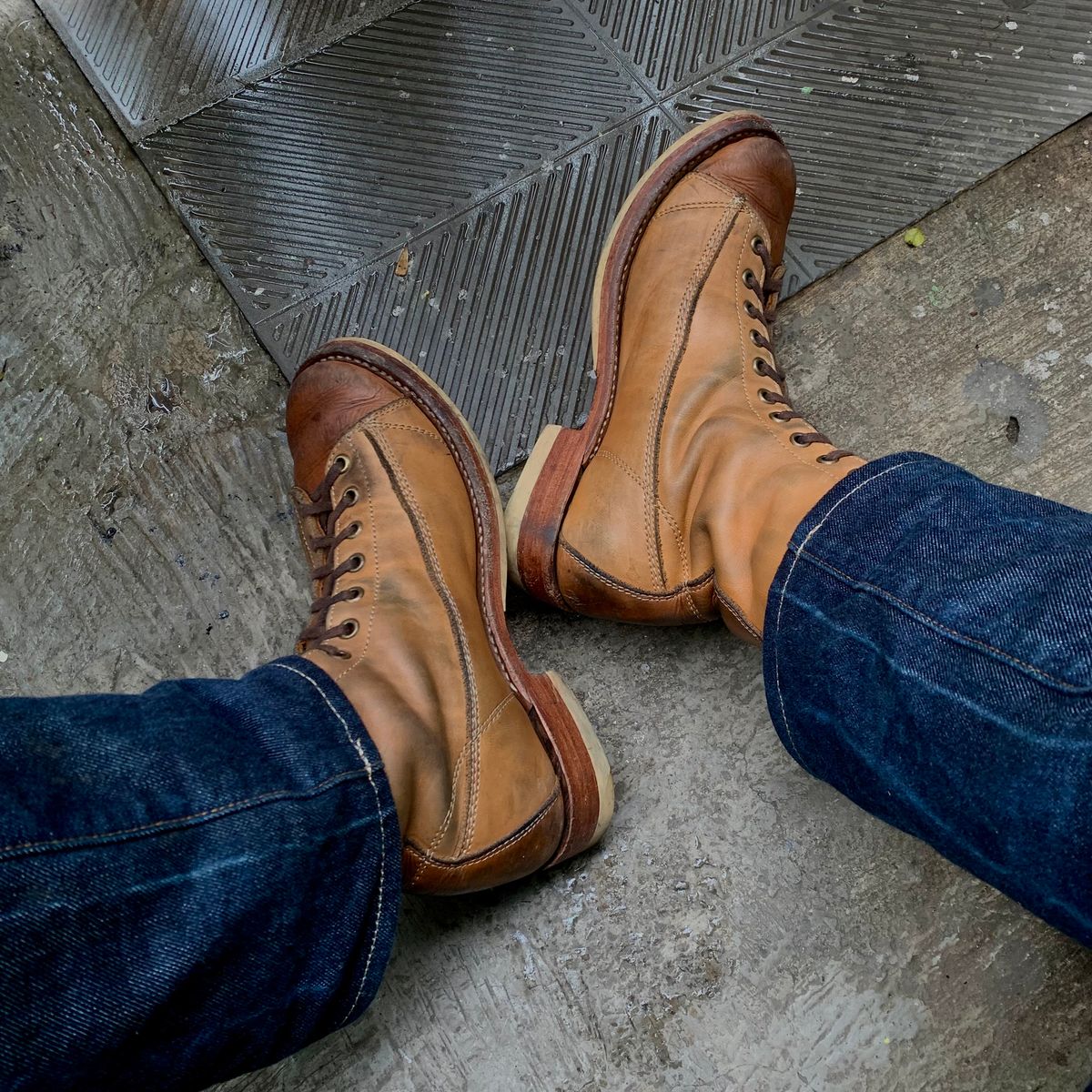 Photo by BiengerZ on December 24, 2024 of the Willie's Handmade Boots Monkey Boot in Horween Natural Latigo & Latigo GBS – Light Natural.