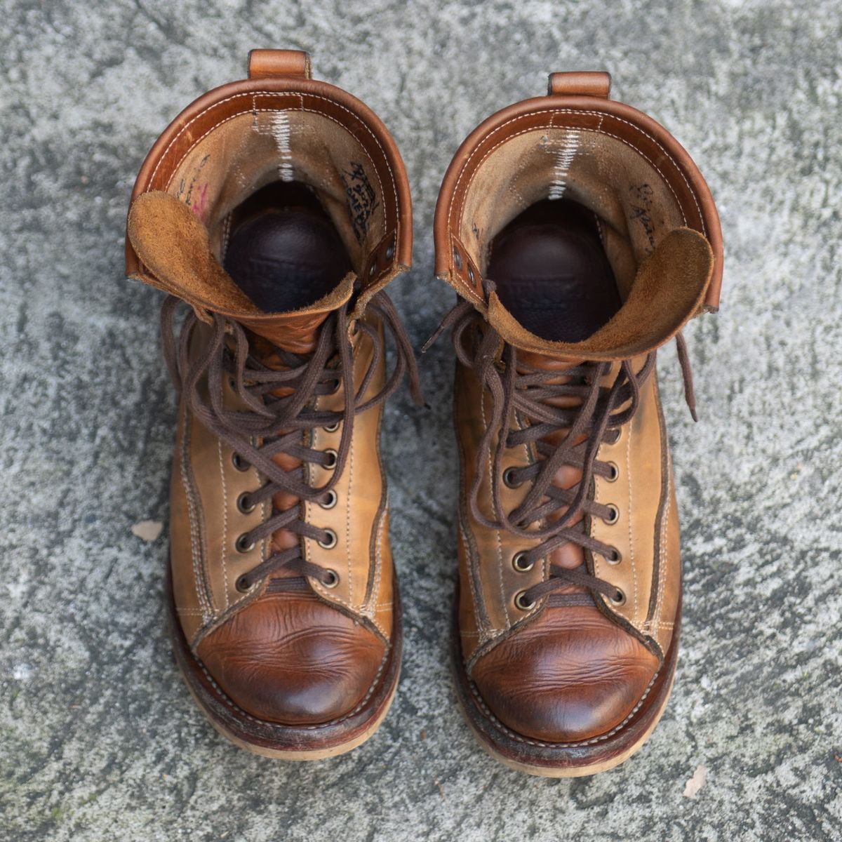 Photo by BiengerZ on January 3, 2025 of the Willie's Handmade Boots Monkey Boot in Horween Natural Latigo & Latigo GBS – Light Natural.