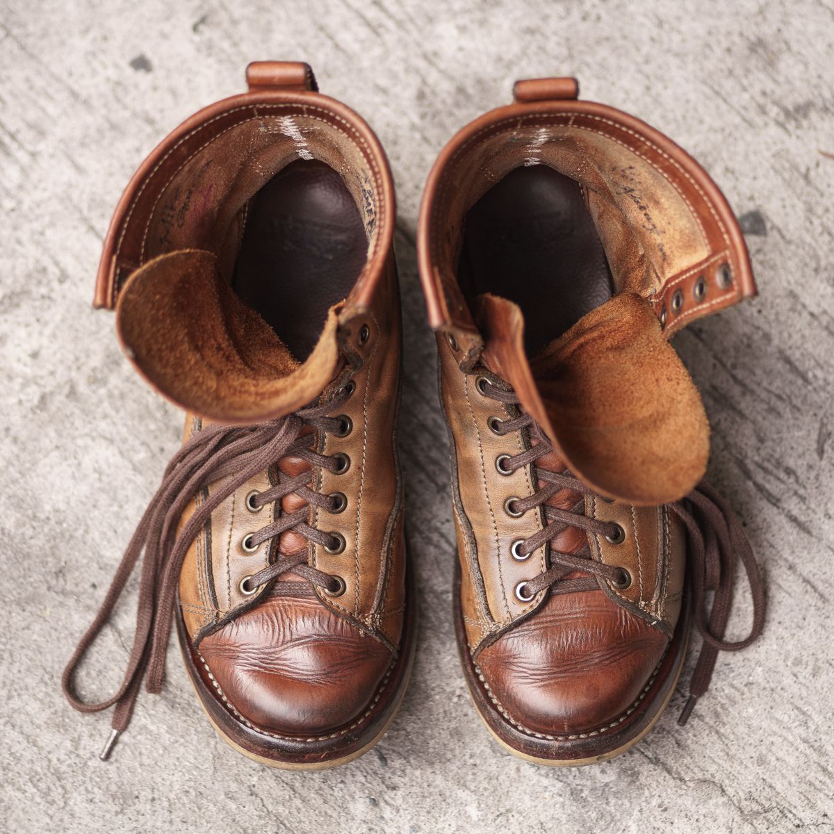 Photo by BiengerZ on April 2, 2025 of the Willie's Handmade Boots Monkey Boot in Horween Natural Latigo & Latigo GBS – Light Natural.