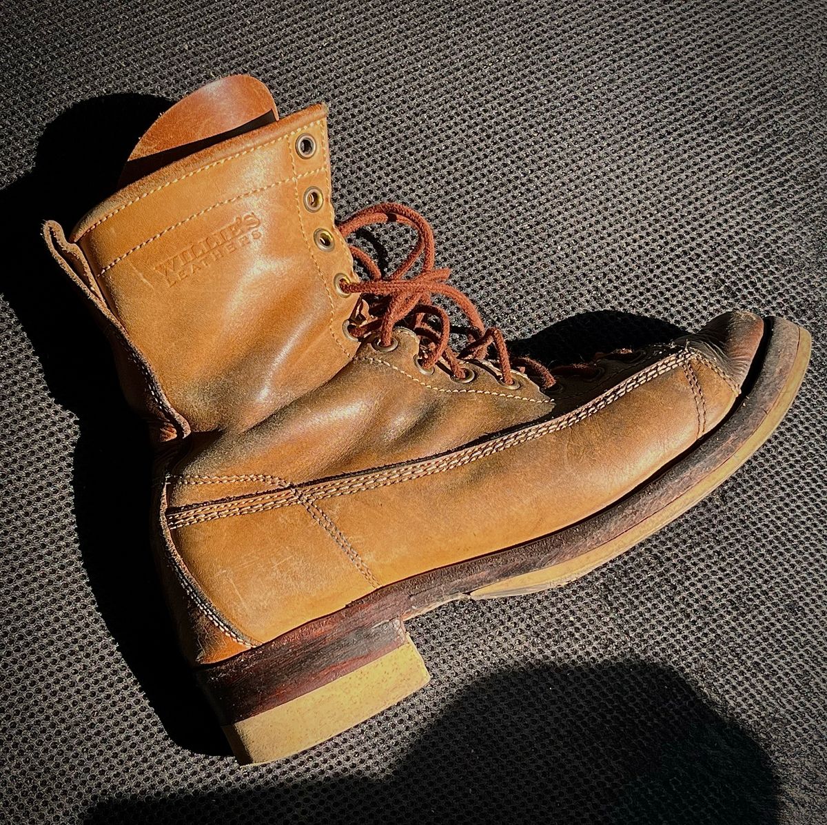 Photo by BiengerZ on December 27, 2025 of the Willie's Handmade Boots Monkey Boot in Horween Natural Latigo & Latigo GBS – Light Natural.