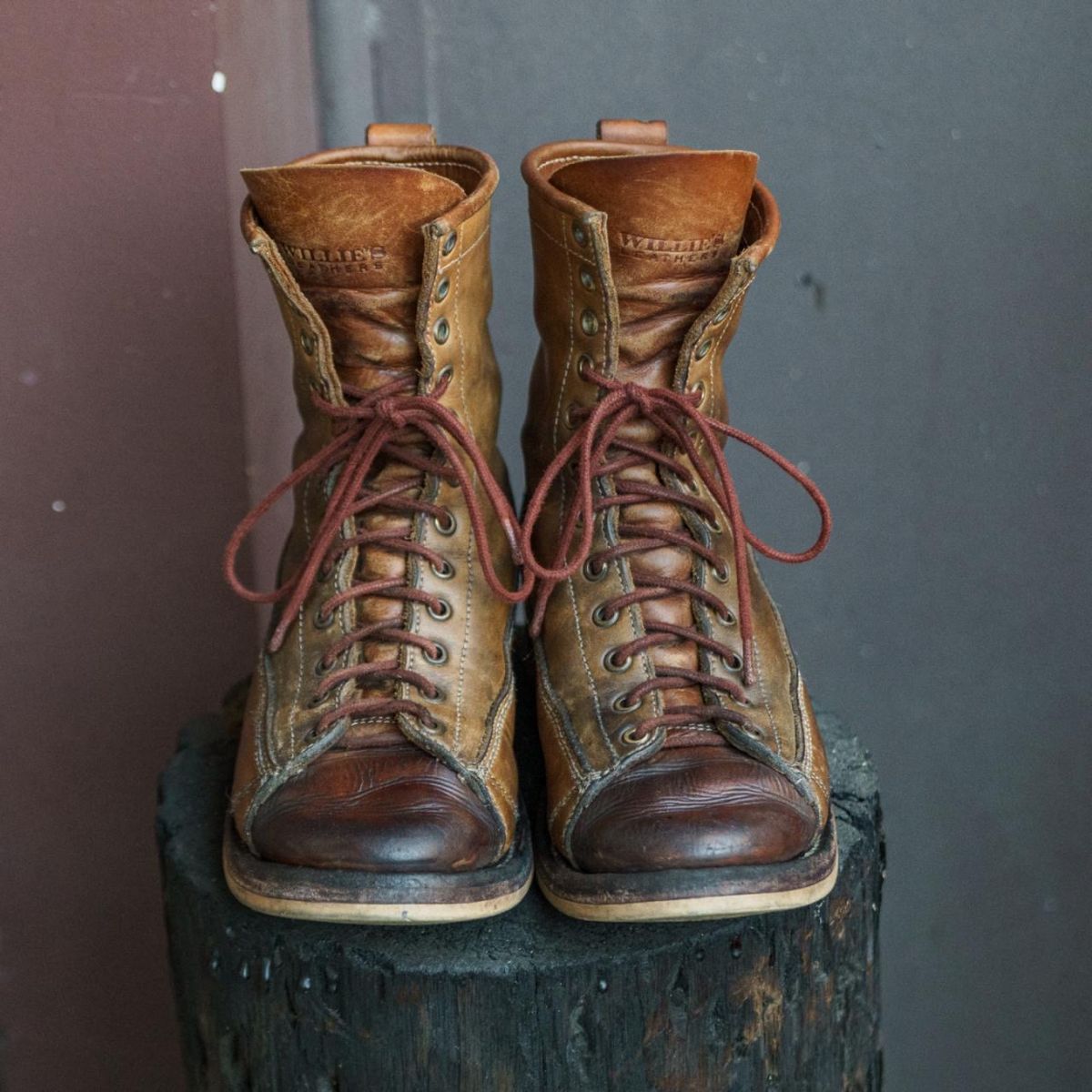 Photo by BiengerZ on February 2, 2026 of the Willie's Handmade Boots Monkey Boot in Horween Natural Latigo & Latigo GBS – Light Natural.