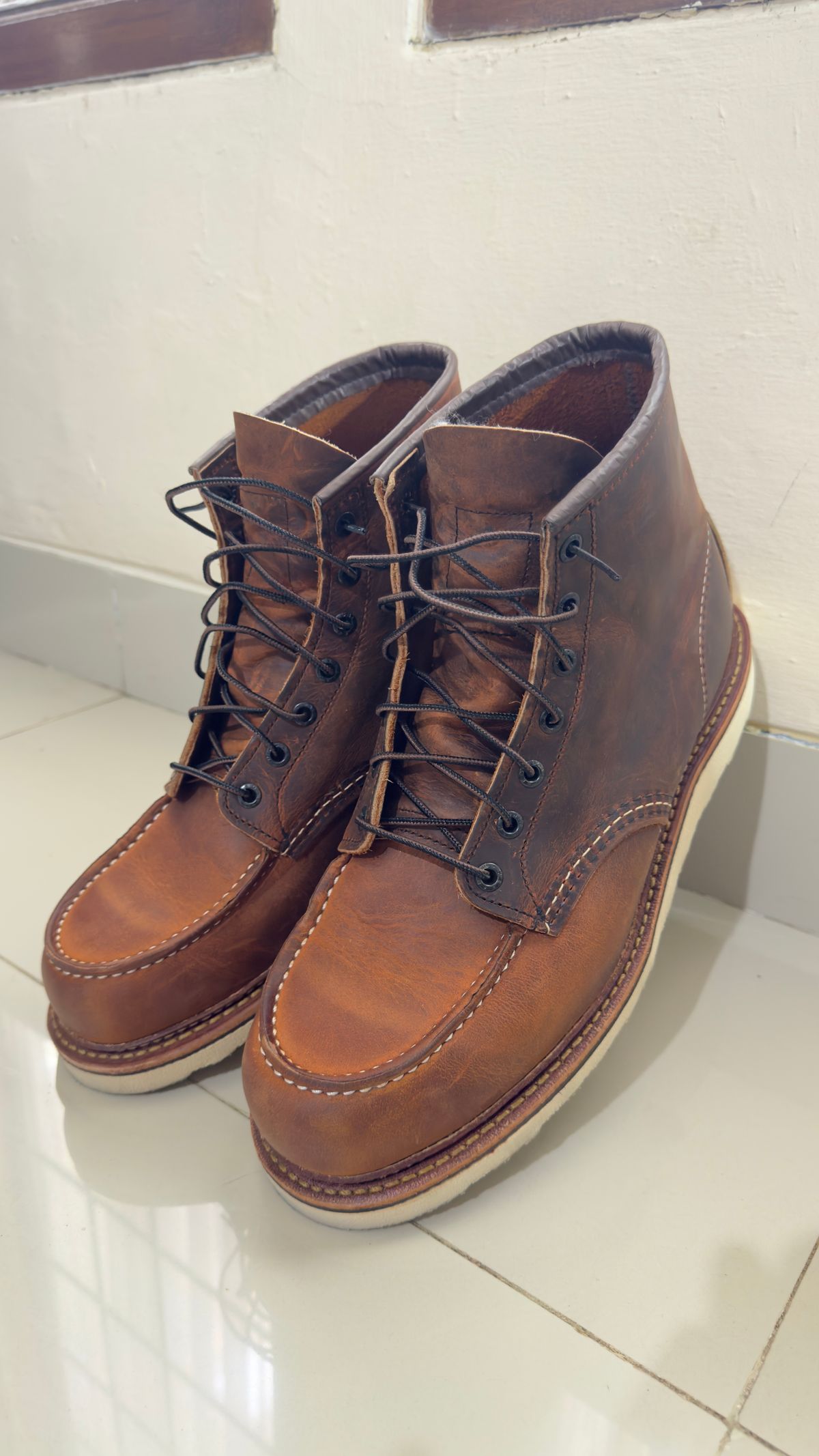 Photo by decay on May 30, 2026 of the Red Wing 6-Inch Classic Moc in S.B. Foot Copper Rough and Tough.
