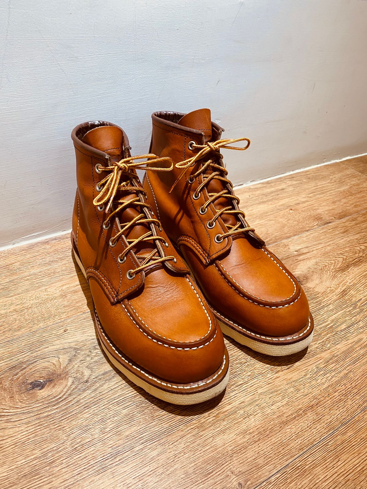 Photo by kevin on June 21, 2024 of the Red Wing 6-Inch Classic Moc in S.B. Foot Oro Legacy.