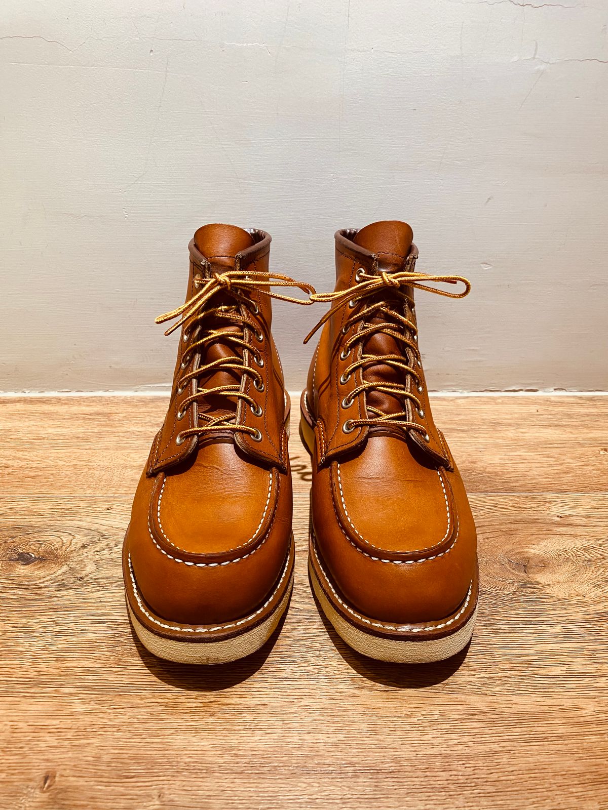 Photo by kevin on June 21, 2024 of the Red Wing 6-Inch Classic Moc in S.B. Foot Oro Legacy.