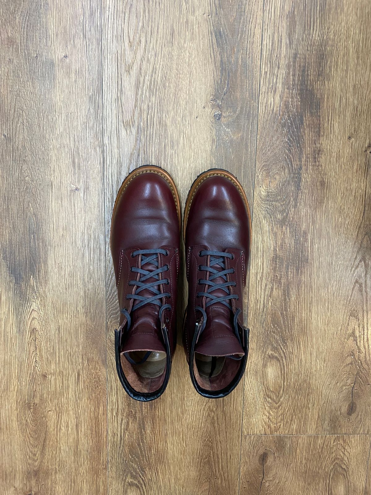 Photo by kevin on January 15, 2025 of the Red Wing Beckman in S.B. Foot Black Cherry Featherstone.