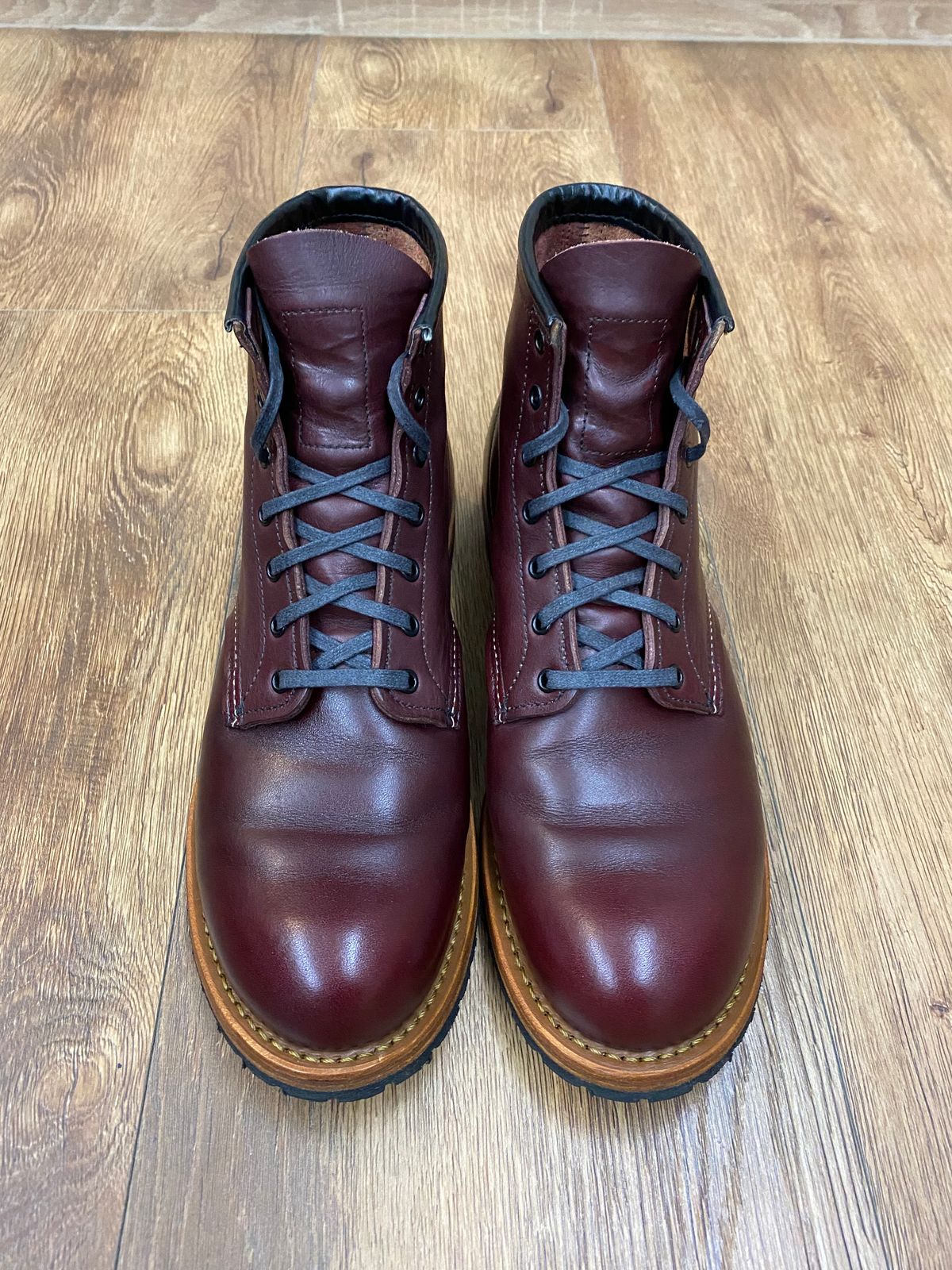 Photo by kevin on January 15, 2025 of the Red Wing Beckman in S.B. Foot Black Cherry Featherstone.