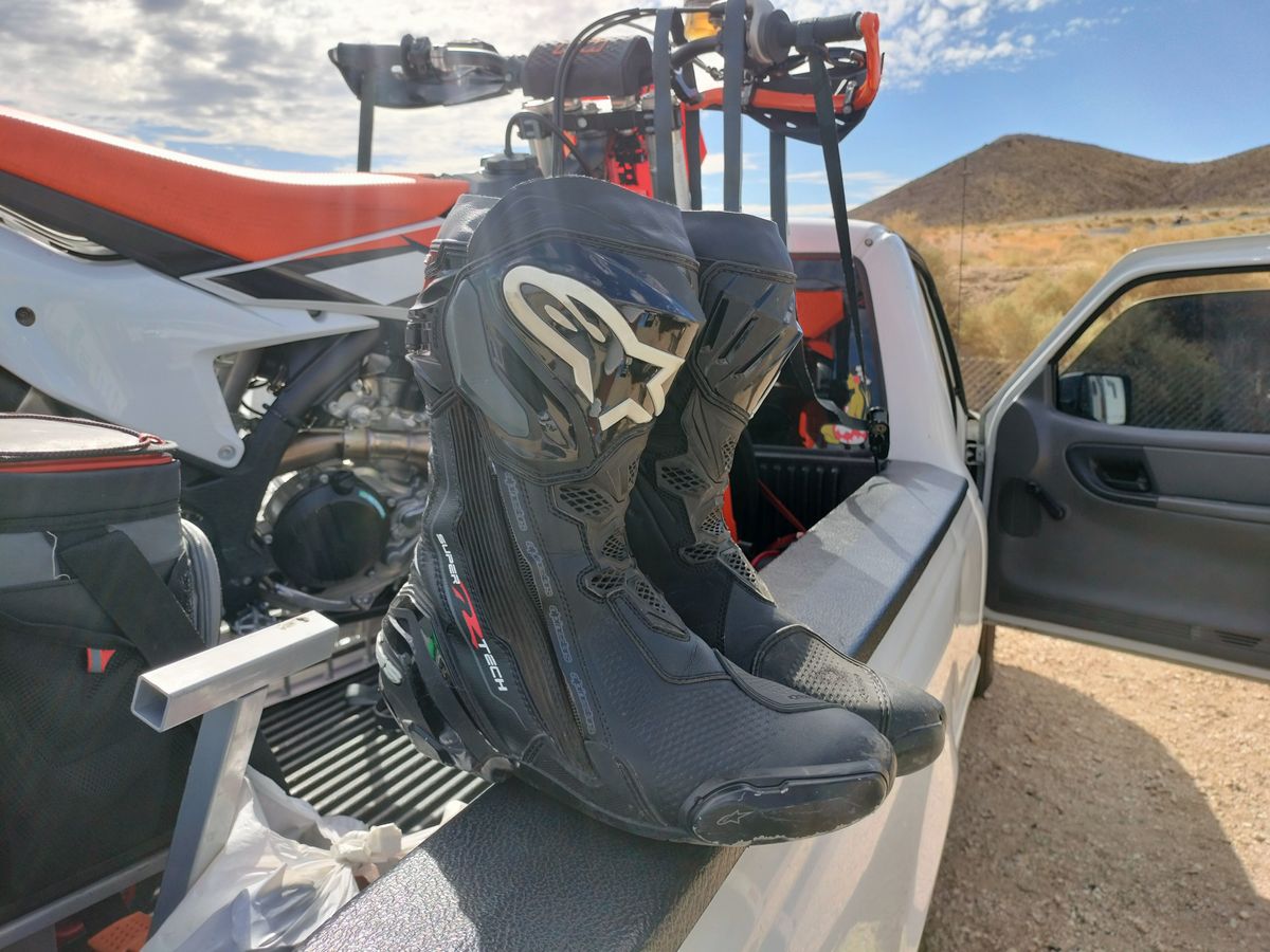 Photo by StuntTriple on September 21, 2025 of the Alpinestars Supertech R in Microfiber.