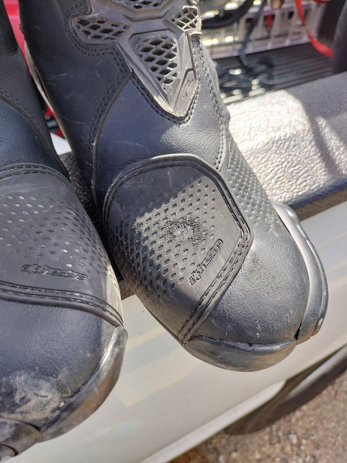 Photo by StuntTriple on September 21, 2025 of the Alpinestars Supertech R in Microfiber.