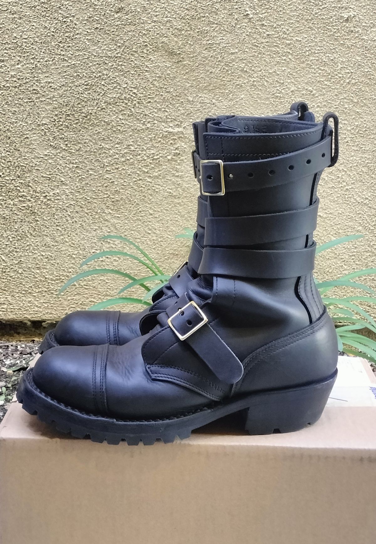 Photo by StuntTriple on February 26, 2026 of the Nicks TankerPro in Nicks / Horween Black Spokane.