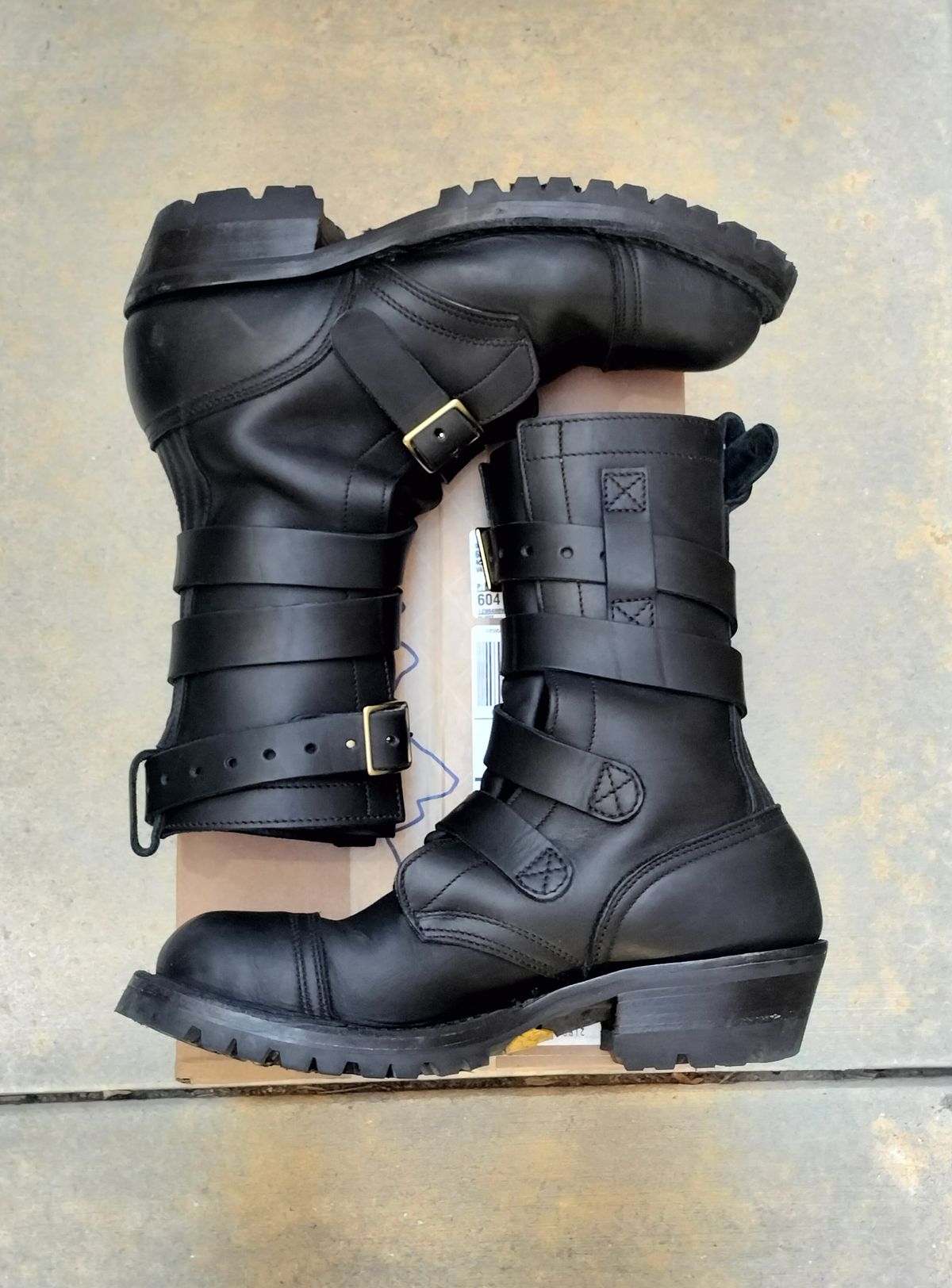 Photo by StuntTriple on February 26, 2026 of the Nicks TankerPro in Nicks / Horween Black Spokane.