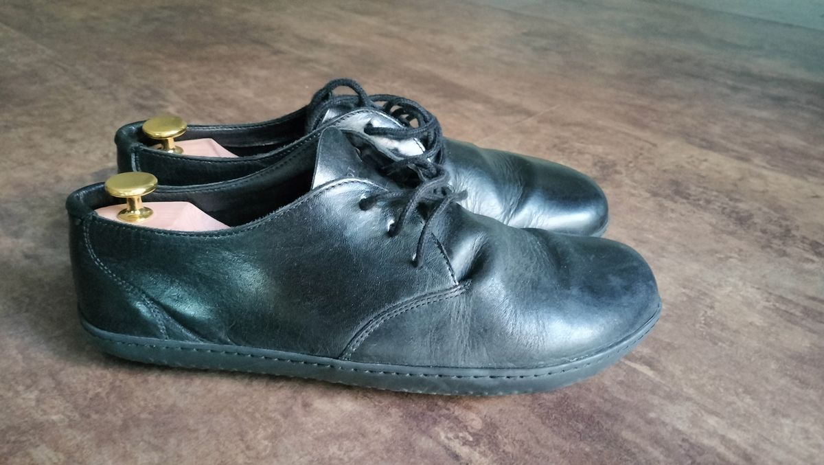 Photo by StuntTriple on July 17, 2025 of the Vivobarefoot RA III in Black Obsidian Leather.