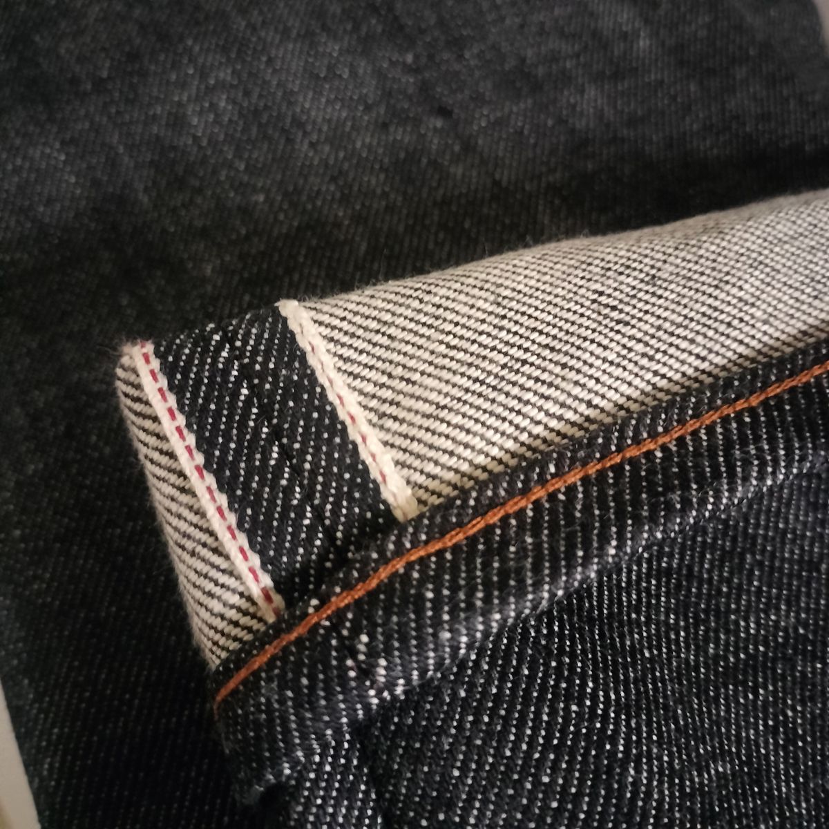 Photo by StuntTriple on October 21, 2025 of the Naked & Famous Denim Elephant 13 Red Core in Natural Vegetable Tan & 21oz Super Heavyweight Japanese Denim.