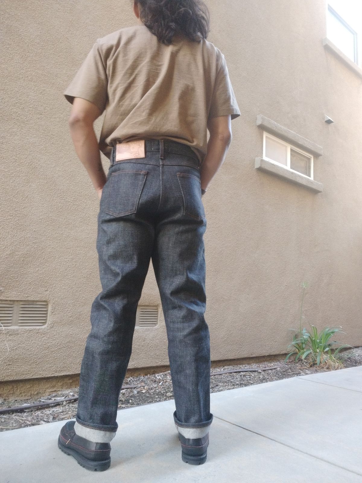 Photo by StuntTriple on October 21, 2025 of the Naked & Famous Denim Elephant 13 Red Core in Natural Vegetable Tan & 21oz Super Heavyweight Japanese Denim.