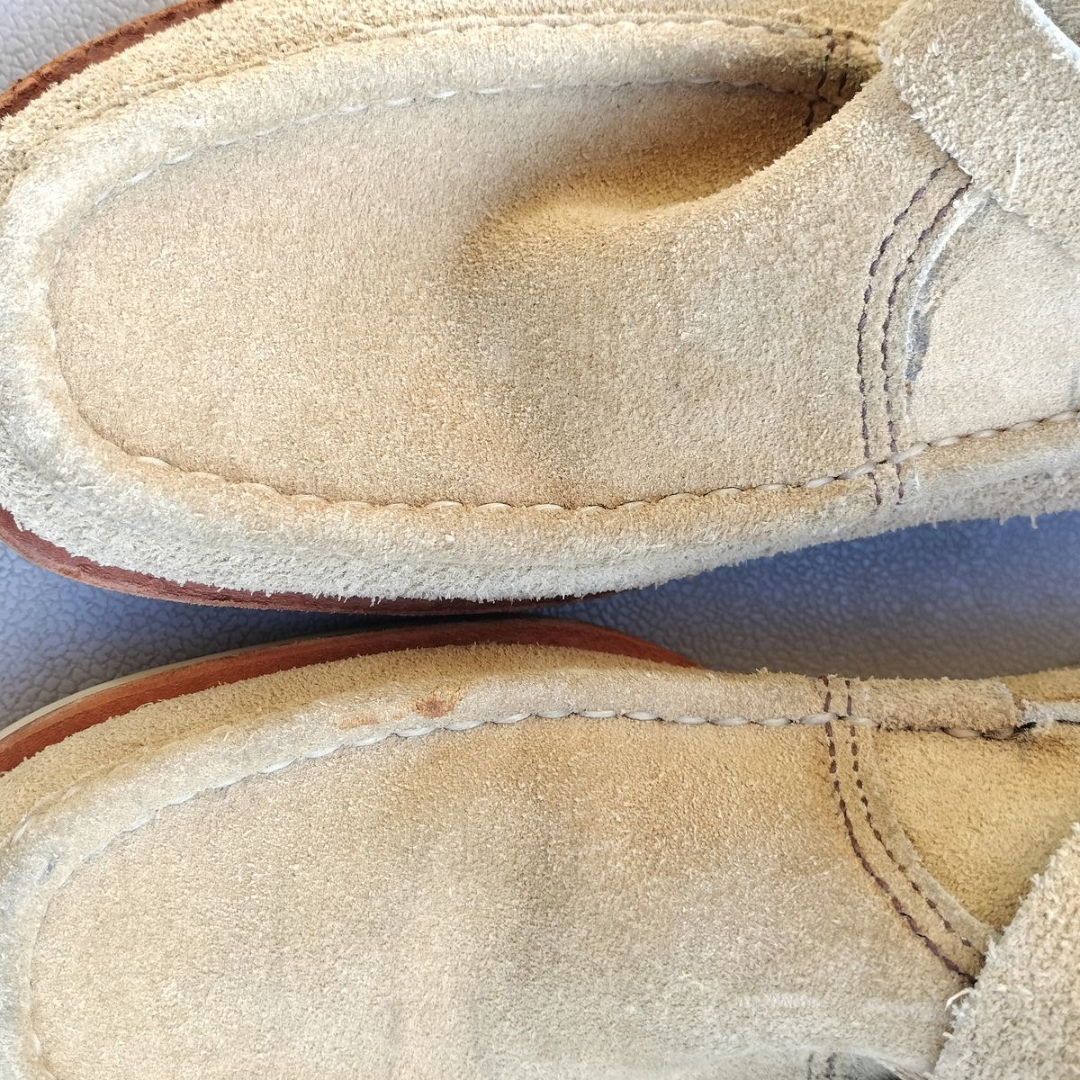 Photo by StuntTriple on November 4, 2025 of the Russell Moccasin Co. Zephyr in Horween Biege Laramie Suede.