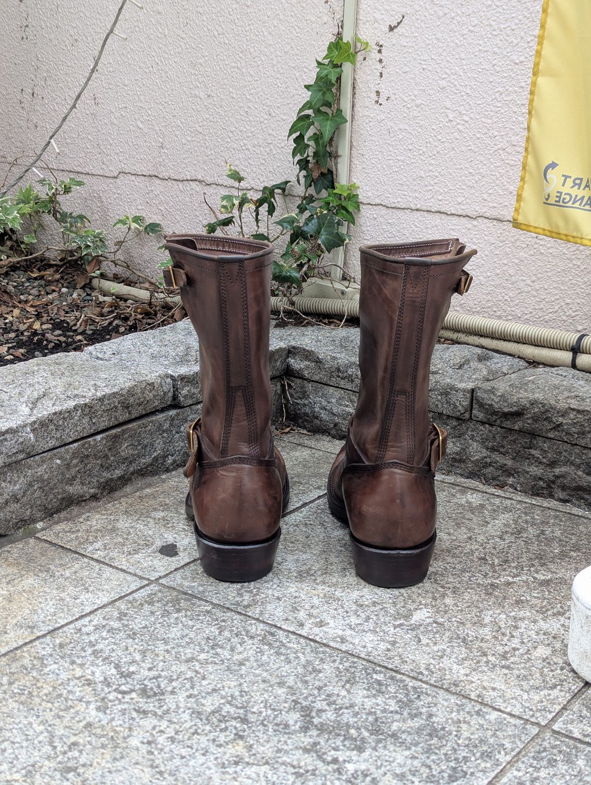 Photo by StuntTriple on November 2, 2025 of the Quan Shoemaker Engineer in Maryam Walnut TPR Horsebutt.