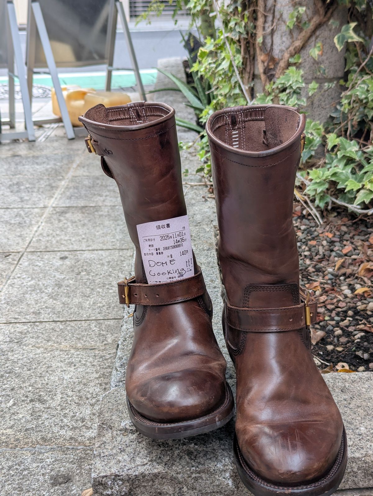 Photo by StuntTriple on November 2, 2025 of the Quan Shoemaker Engineer in Maryam Walnut TPR Horsebutt.