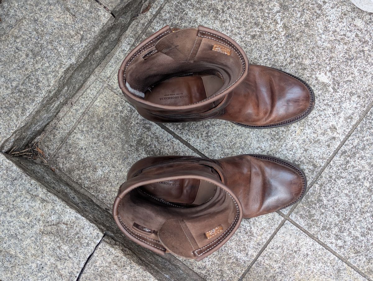 Photo by StuntTriple on November 2, 2025 of the Quan Shoemaker Engineer in Maryam Walnut TPR Horsebutt.