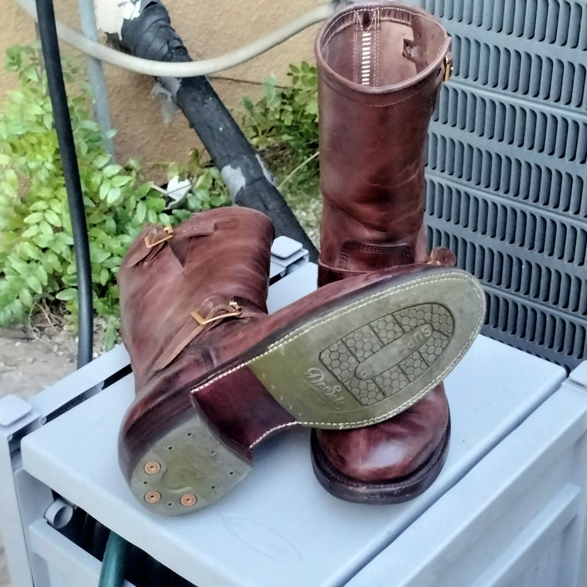 Photo by StuntTriple on December 2, 2025 of the Quan Shoemaker Engineer in Maryam Walnut TPR Horsebutt.