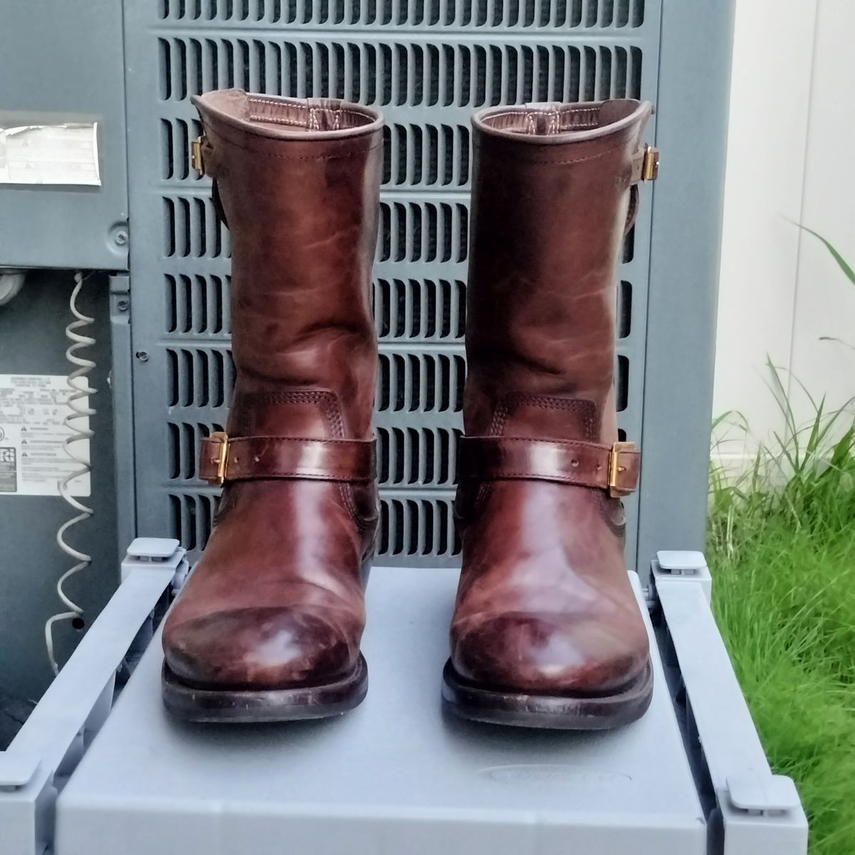 Photo by StuntTriple on December 2, 2025 of the Quan Shoemaker Engineer in Maryam Walnut TPR Horsebutt.