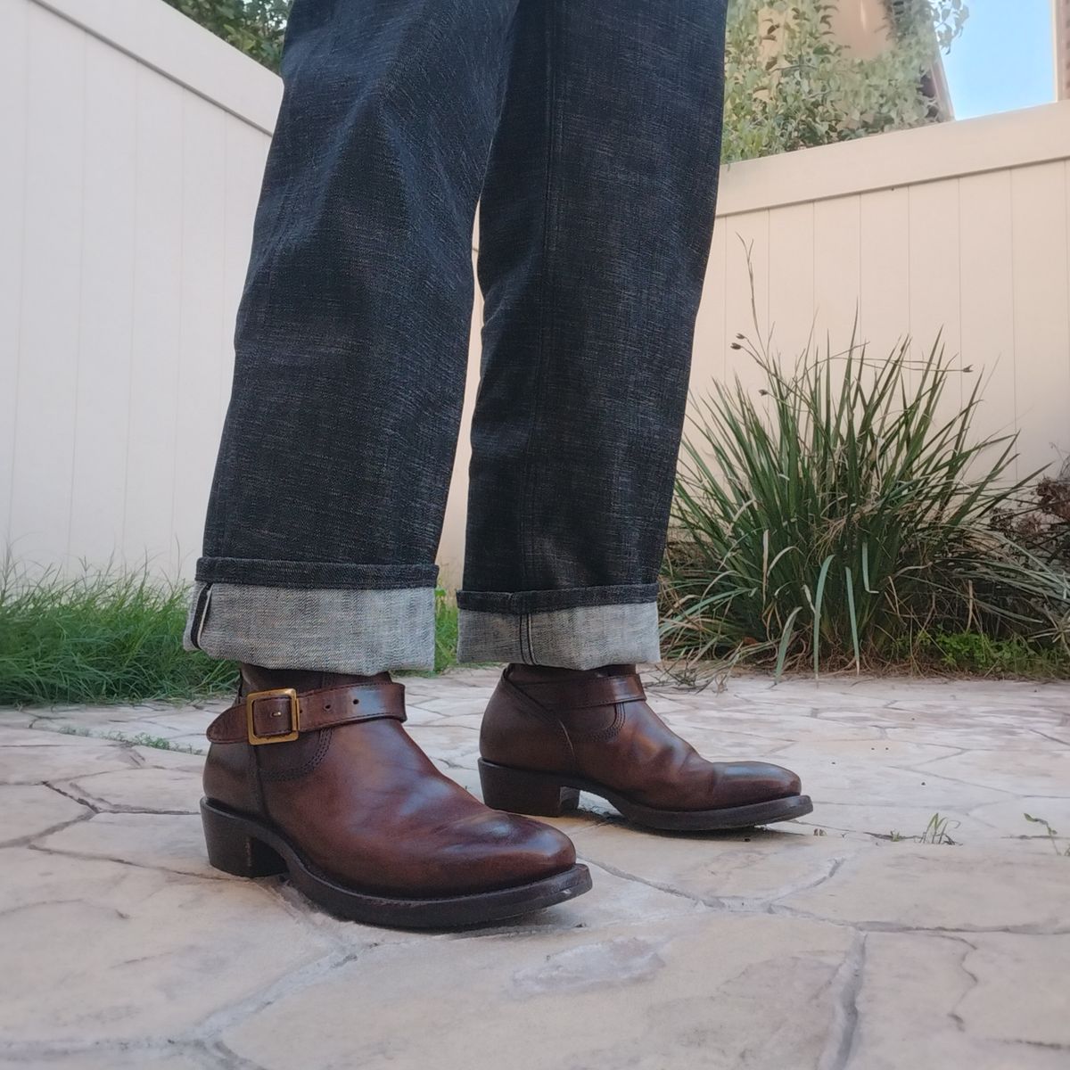 Photo by StuntTriple on December 29, 2025 of the Quan Shoemaker Engineer in Maryam Walnut TPR Horsebutt.