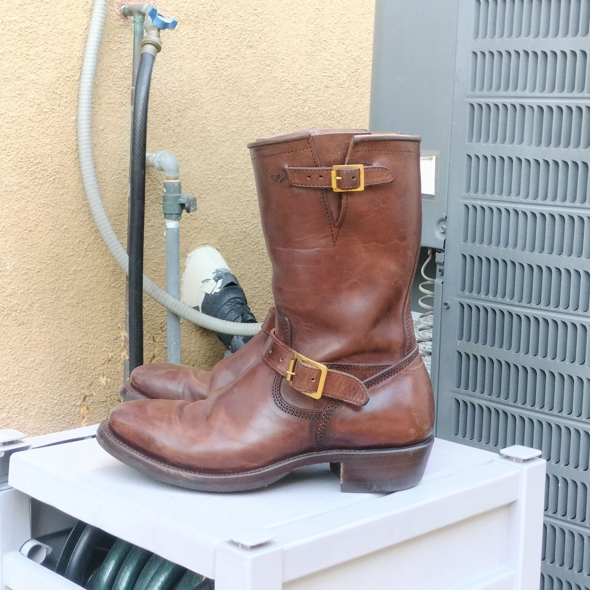 Photo by StuntTriple on December 29, 2025 of the Quan Shoemaker Engineer in Maryam Walnut TPR Horsebutt.