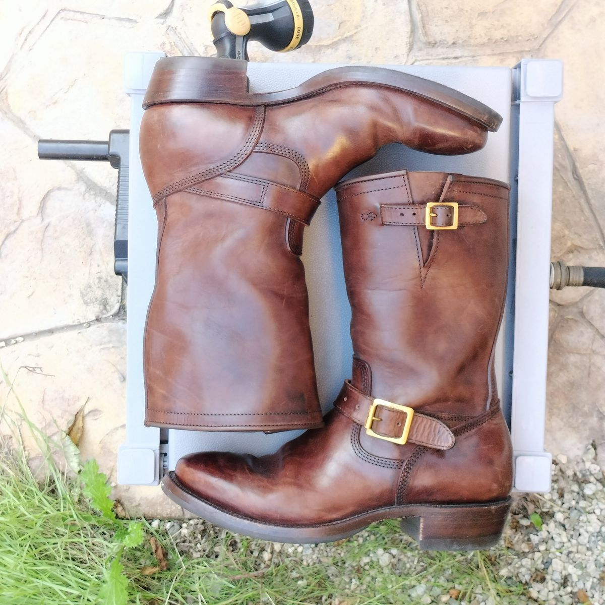 Photo by StuntTriple on December 29, 2025 of the Quan Shoemaker Engineer in Maryam Walnut TPR Horsebutt.