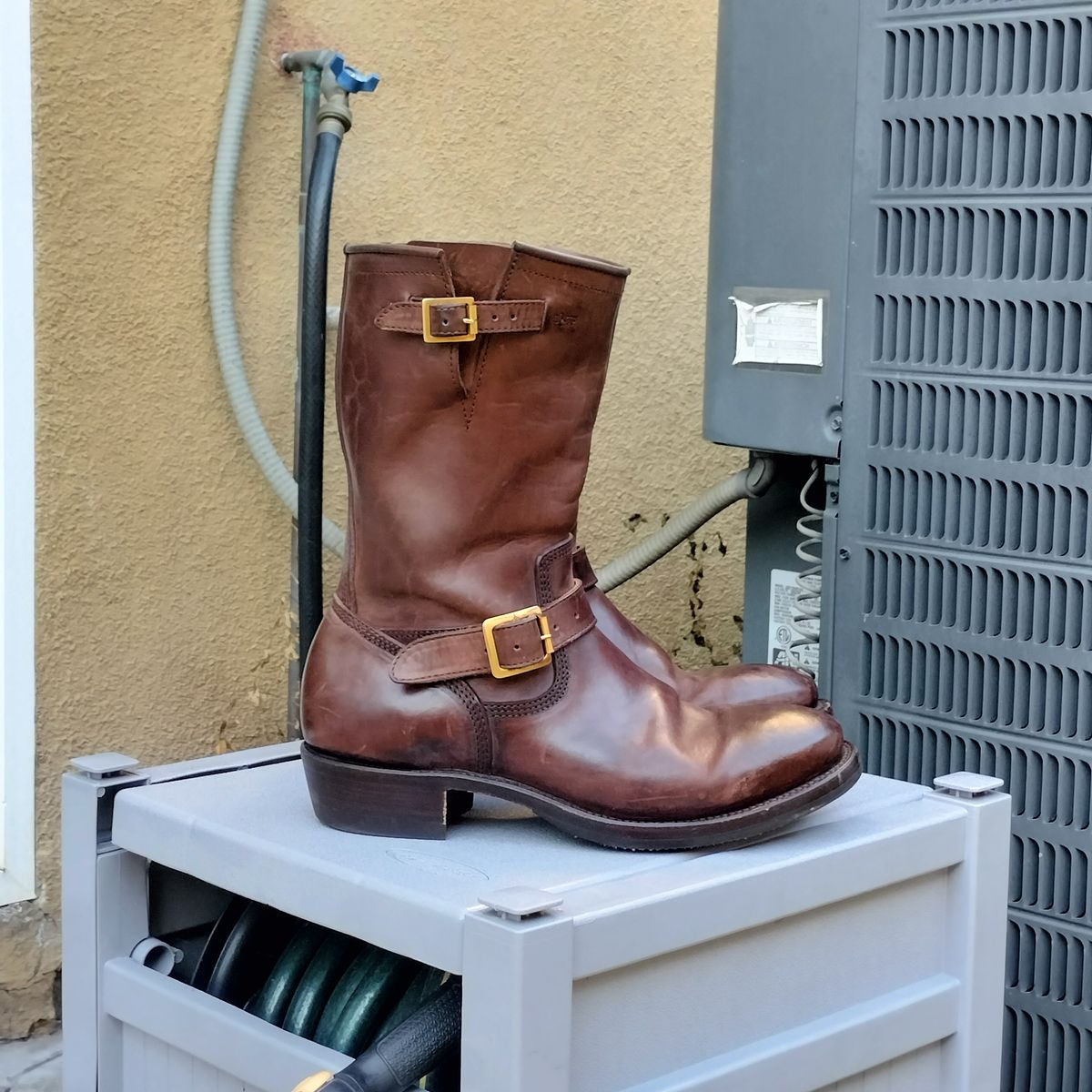 Photo by StuntTriple on December 29, 2025 of the Quan Shoemaker Engineer in Maryam Walnut TPR Horsebutt.