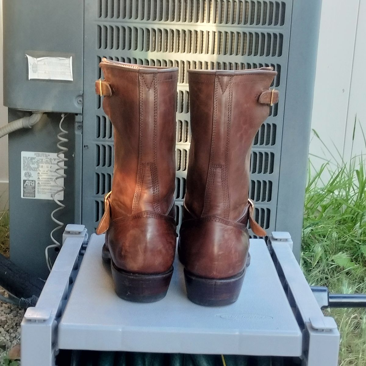 Photo by StuntTriple on March 3, 2026 of the Quan Shoemaker Engineer in Maryam Walnut TPR Horsebutt.