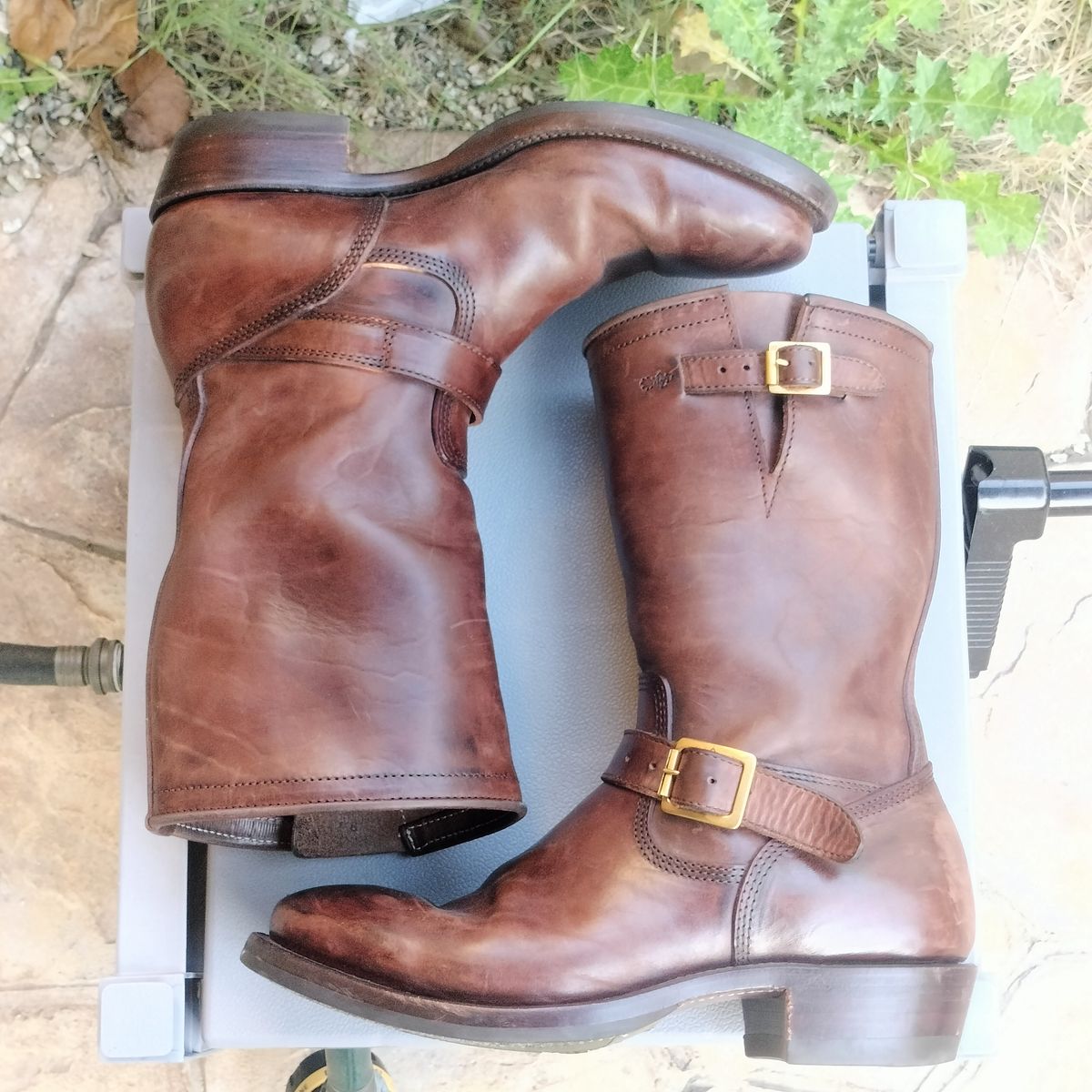 Photo by StuntTriple on March 3, 2026 of the Quan Shoemaker Engineer in Maryam Walnut TPR Horsebutt.