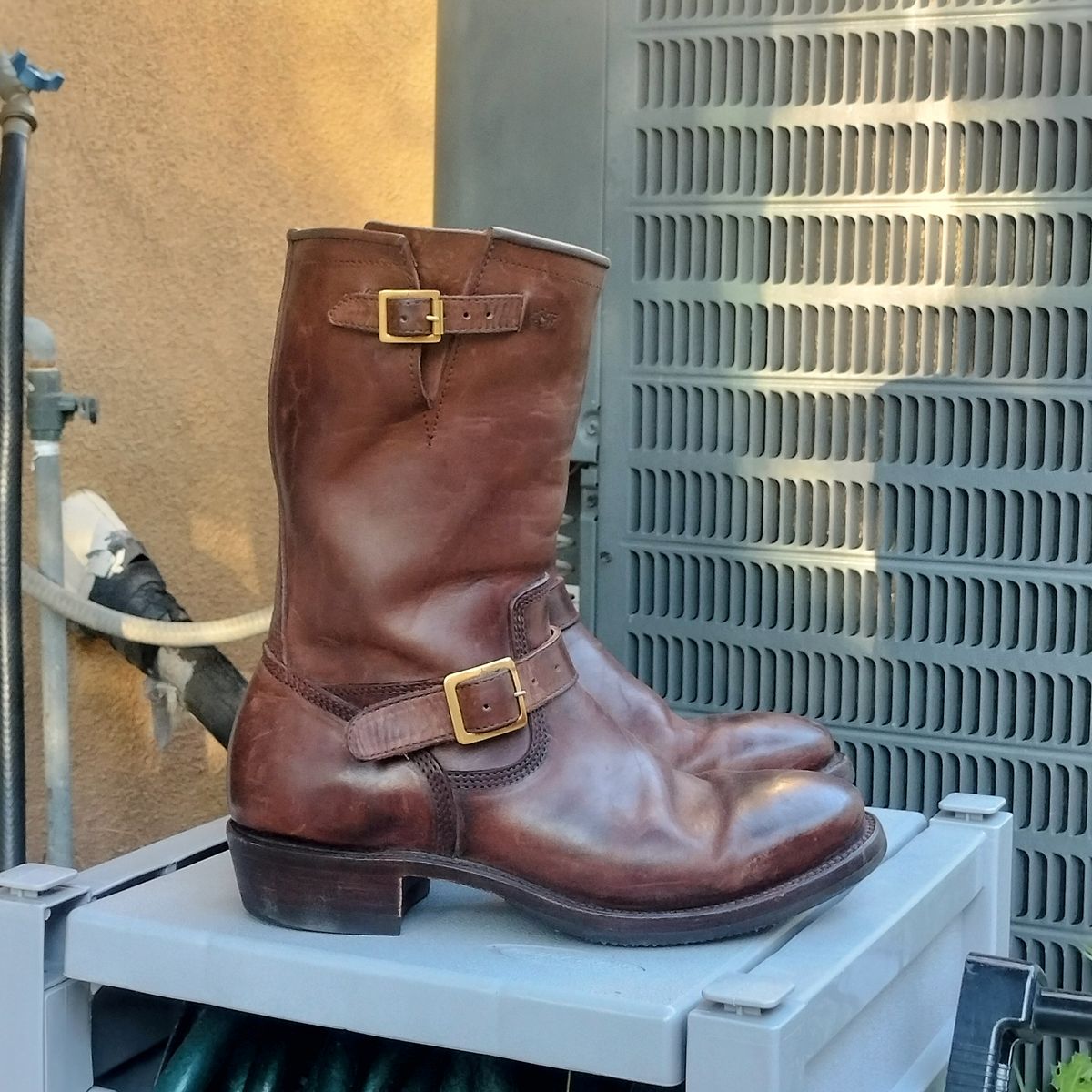 Photo by StuntTriple on March 3, 2026 of the Quan Shoemaker Engineer in Maryam Walnut TPR Horsebutt.