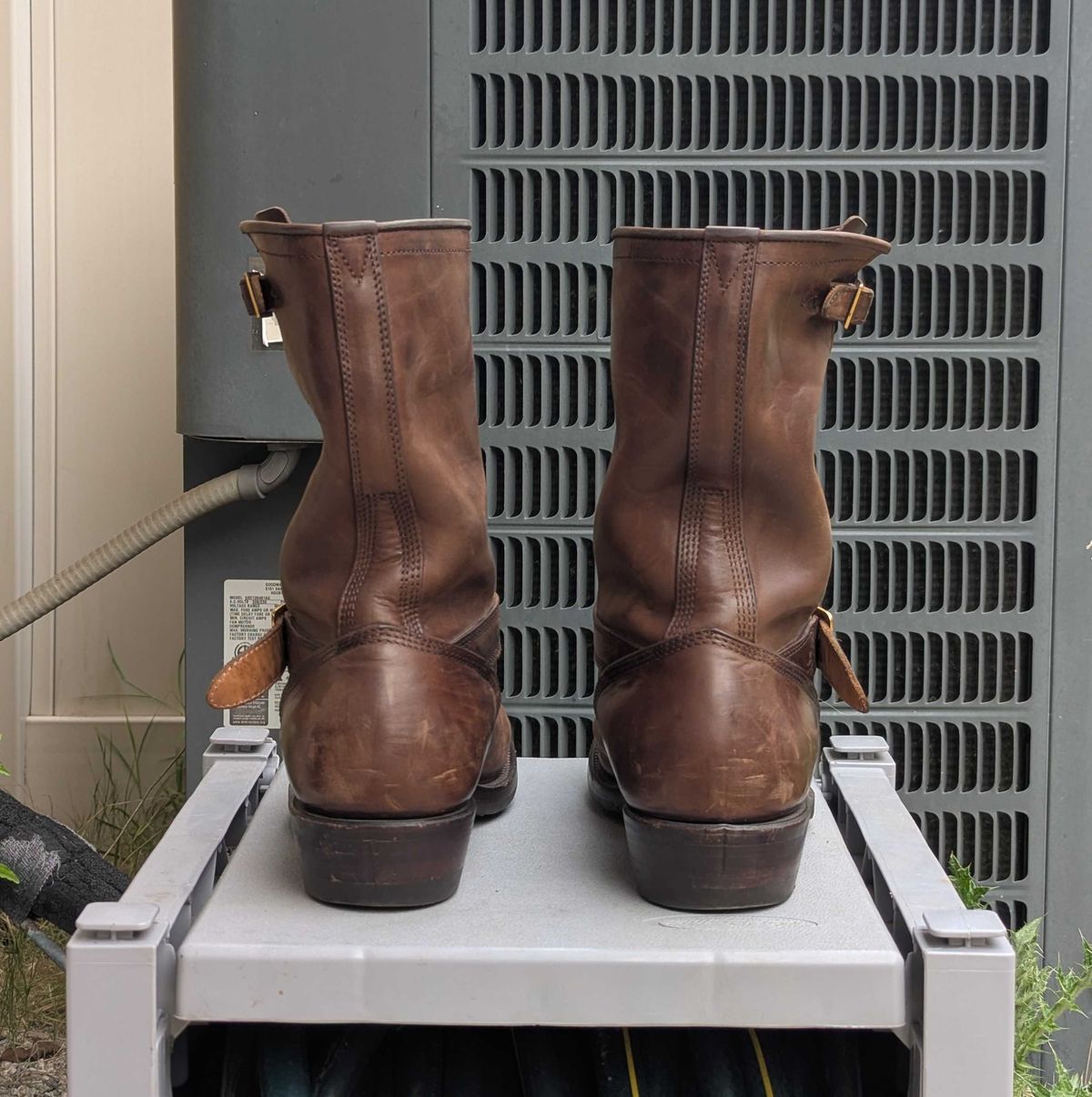 Photo by StuntTriple on April 1, 2026 of the Quan Shoemaker Engineer in Maryam Walnut TPR Horsebutt.