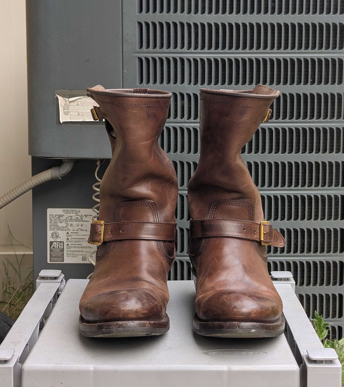 Photo by StuntTriple on April 1, 2026 of the Quan Shoemaker Engineer in Maryam Walnut TPR Horsebutt.