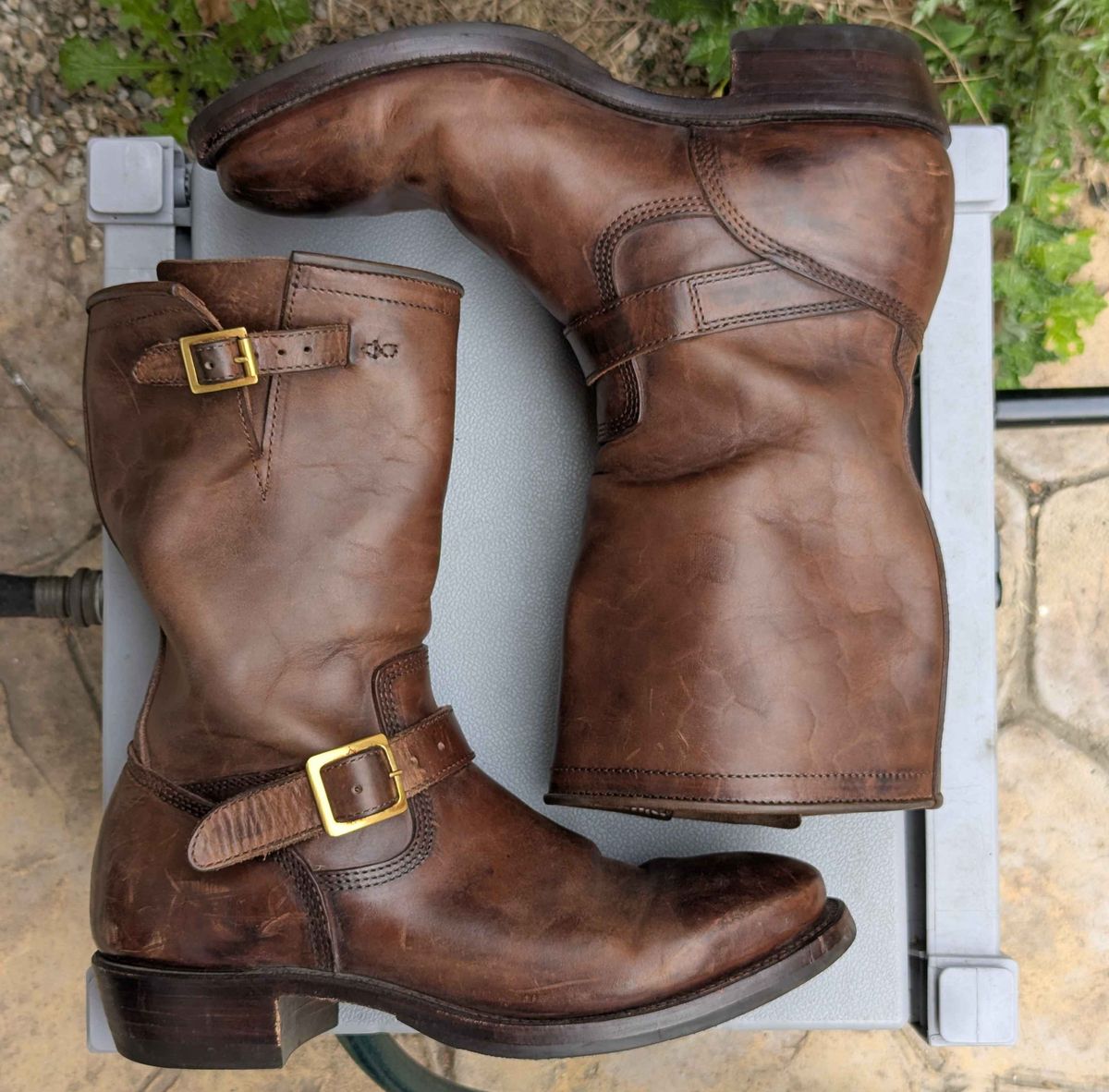 Photo by StuntTriple on April 1, 2026 of the Quan Shoemaker Engineer in Maryam Walnut TPR Horsebutt.