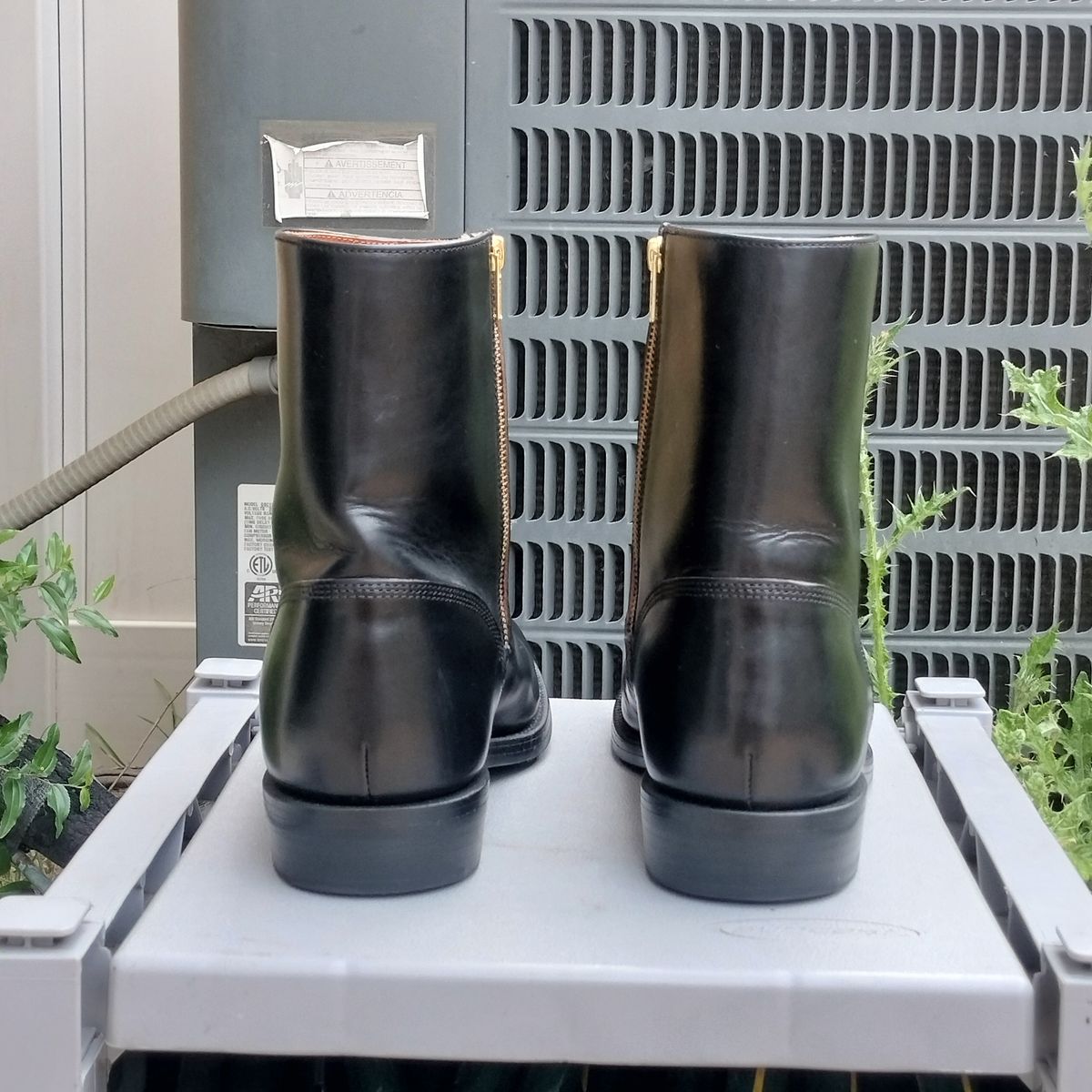 Photo by StuntTriple on April 25, 2026 of the Grant Stone Grant Stone / Elias Side-Zip in Horween Black Chromexcel.