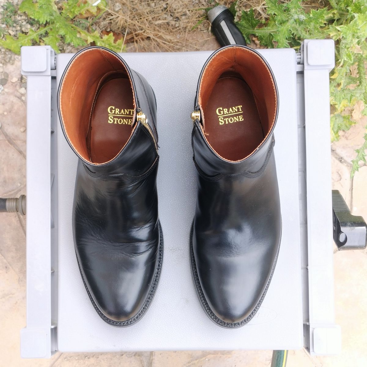 Photo by StuntTriple on April 25, 2026 of the Grant Stone Grant Stone / Elias Side-Zip in Horween Black Chromexcel.