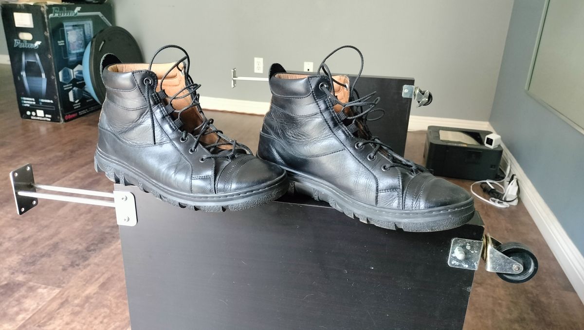 Photo by StuntTriple on May 17, 2025 of the Spingle Boot shoe in Unknown Leather.