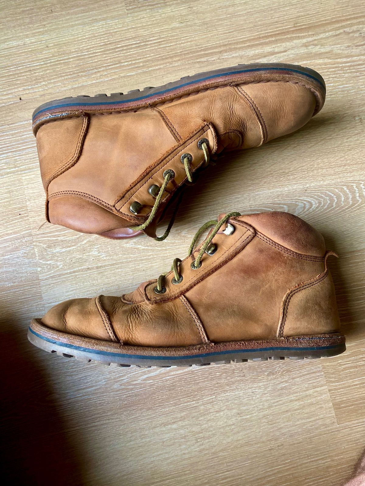 Photo by lolo99 on August 17, 2025 of the Jim Green African Ranger Barefoot Boot in Fudge Crazy Horse.