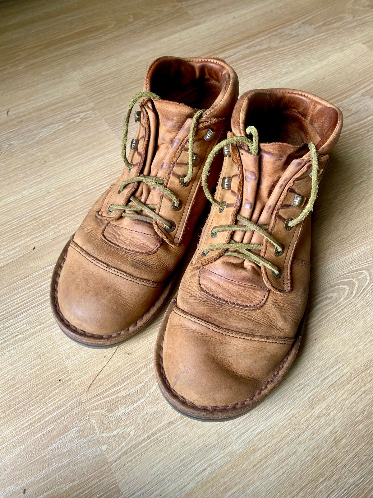 Photo by lolo99 on August 17, 2025 of the Jim Green African Ranger Barefoot Boot in Fudge Crazy Horse.