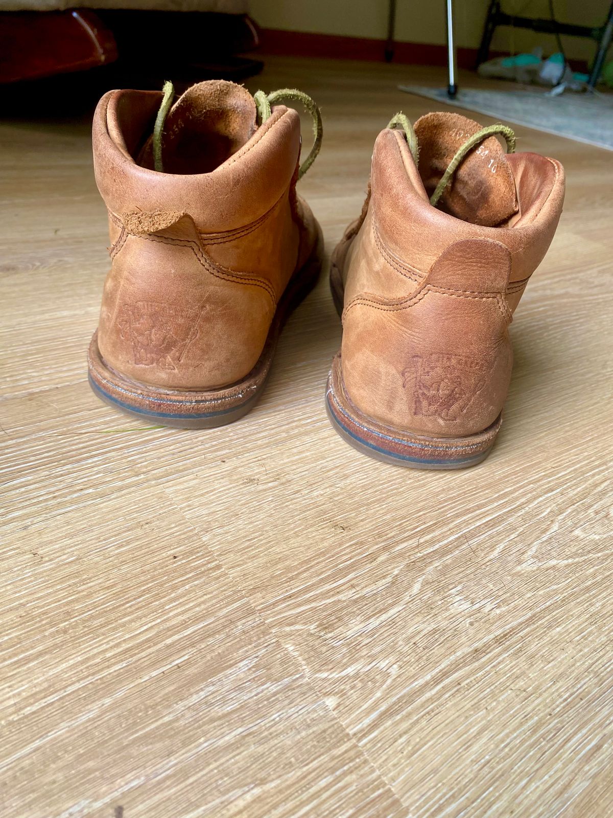 Photo by lolo99 on August 17, 2025 of the Jim Green African Ranger Barefoot Boot in Fudge Crazy Horse.