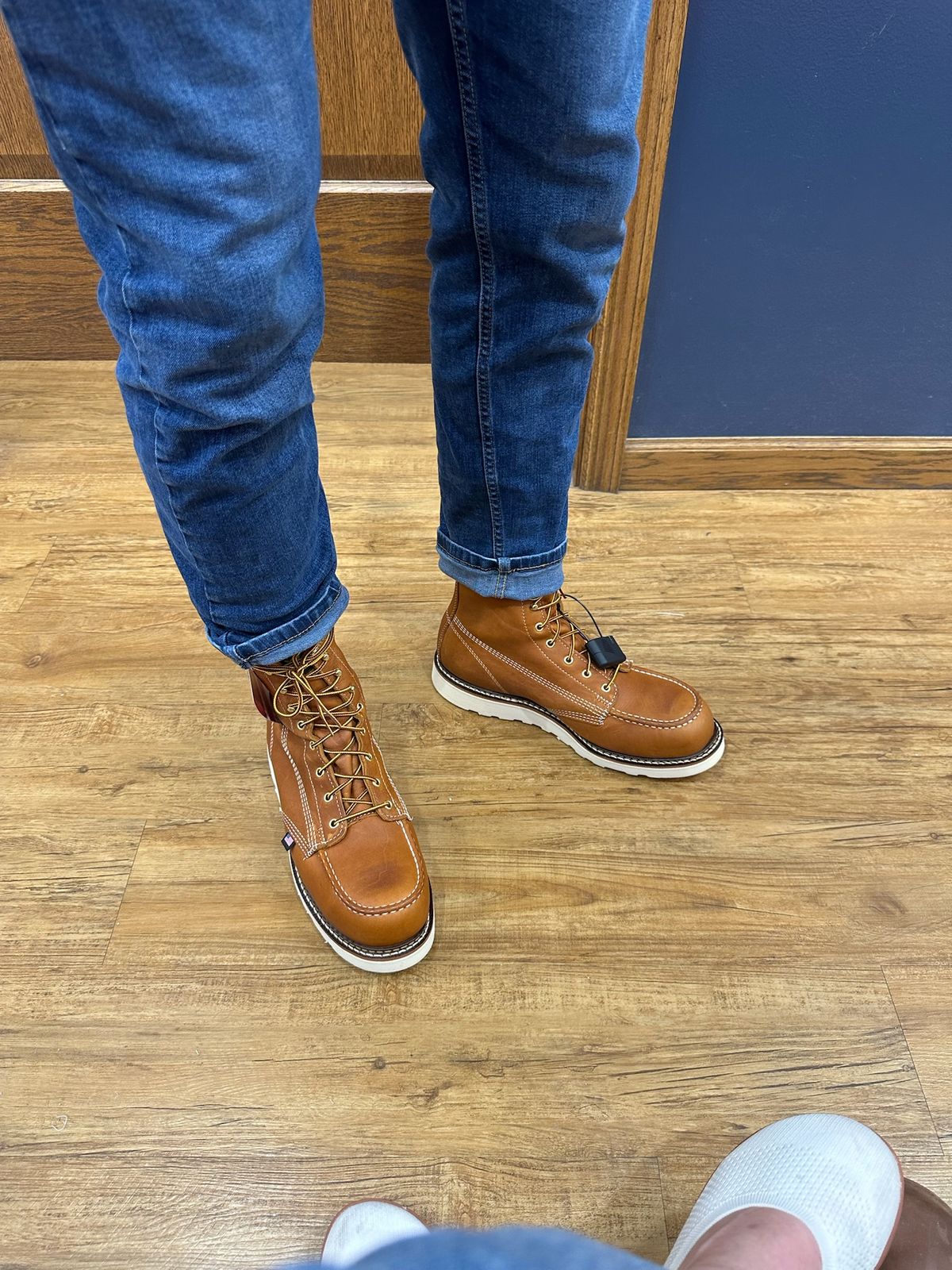 Photo by lolo99 on March 9, 2025 of the Thorogood 8" Moc Toe in Tobacco Gladiator Oil-Tanned.