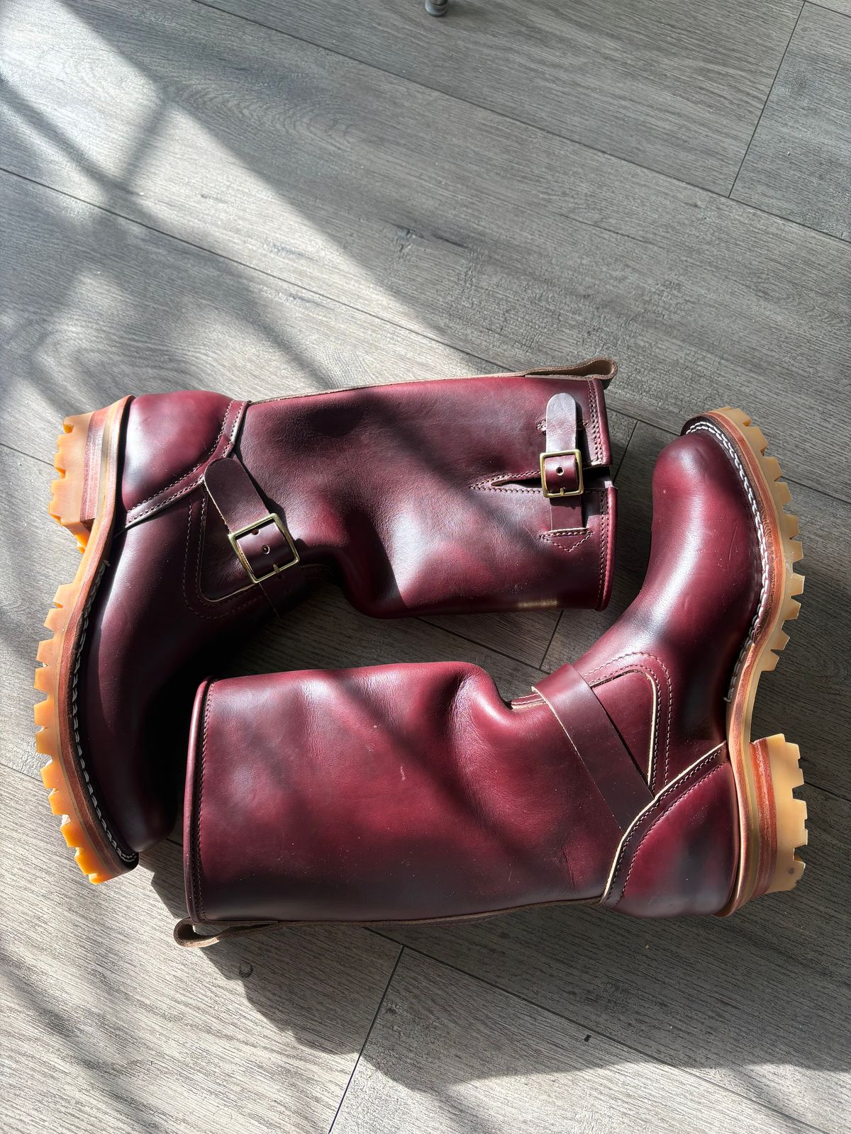 Photo by Eviejr on October 1, 2025 of the Nicks StationMaster in Horween Color 8 Chromexcel Strips.